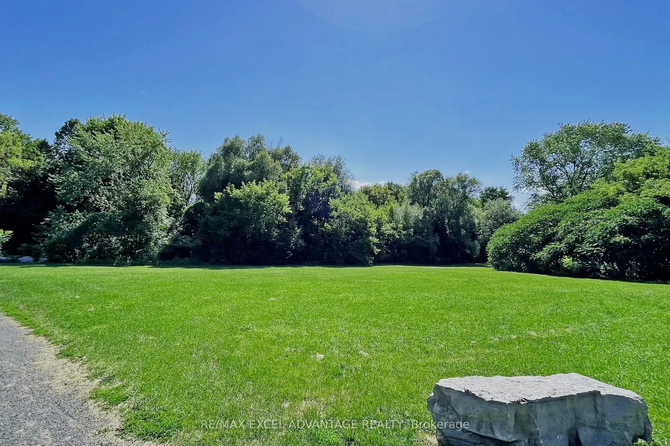 392 Humewood Avenue, #Lower