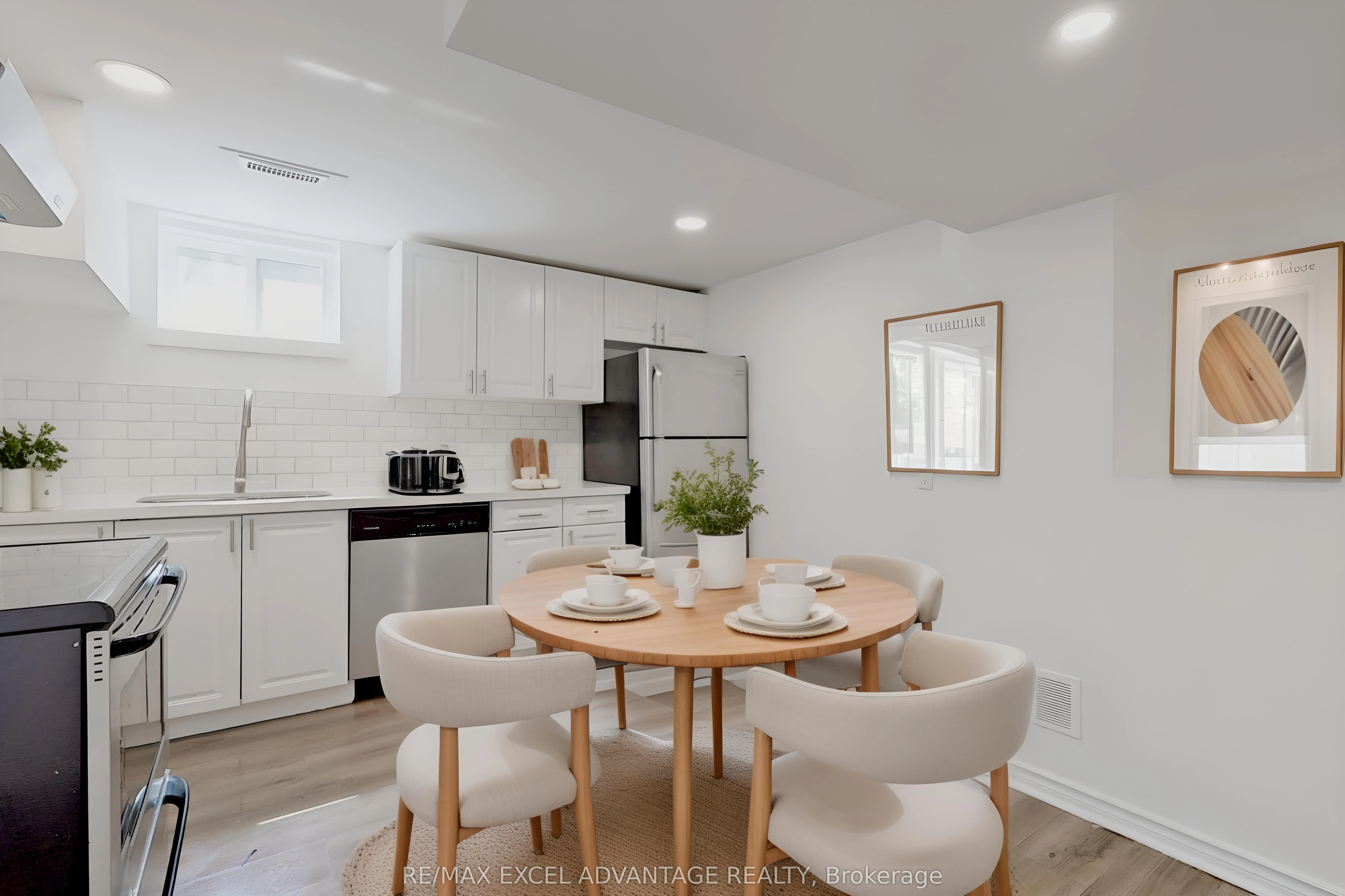 392 Humewood Avenue, #Lower