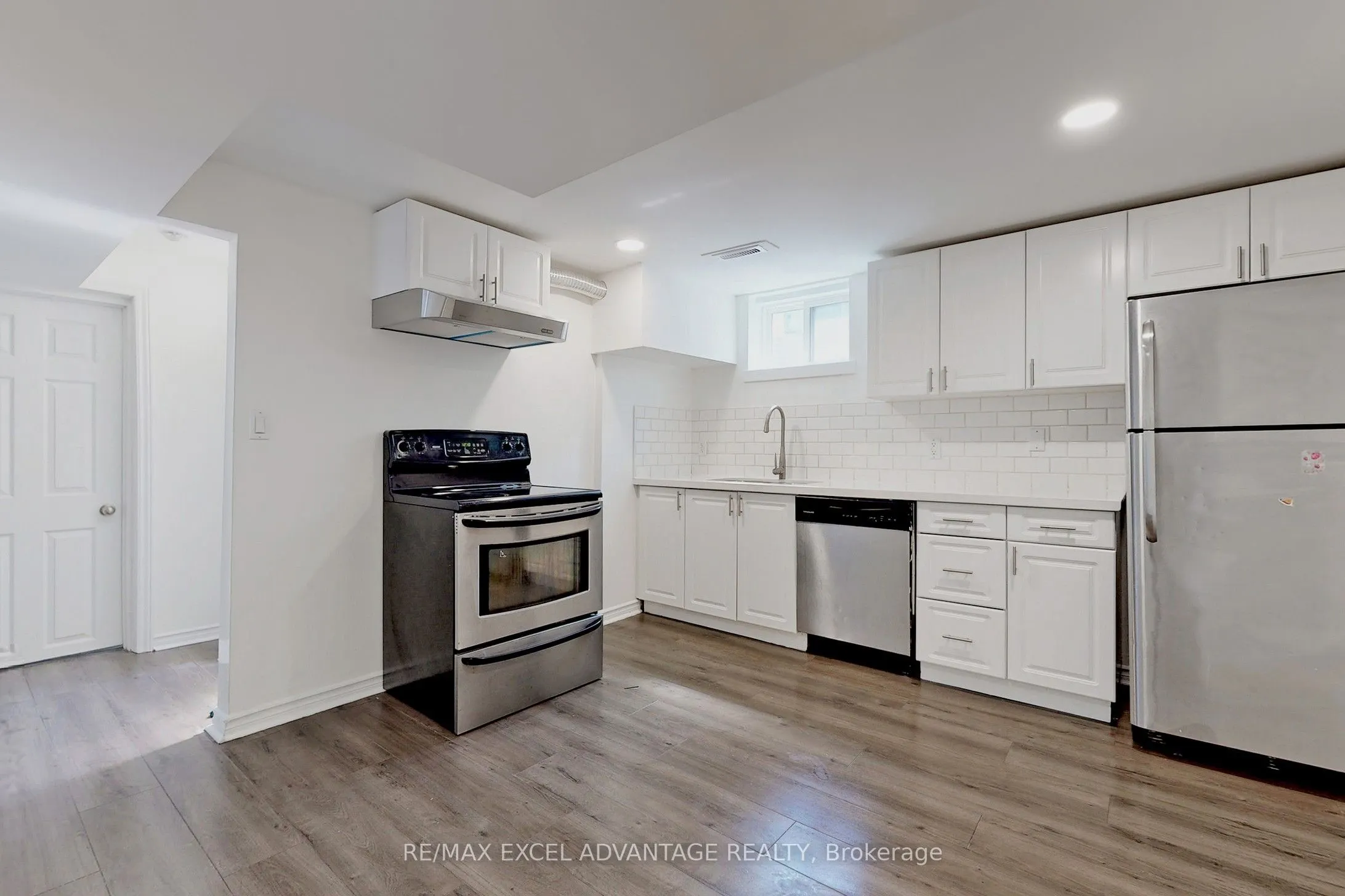 392 Humewood Avenue, #Lower