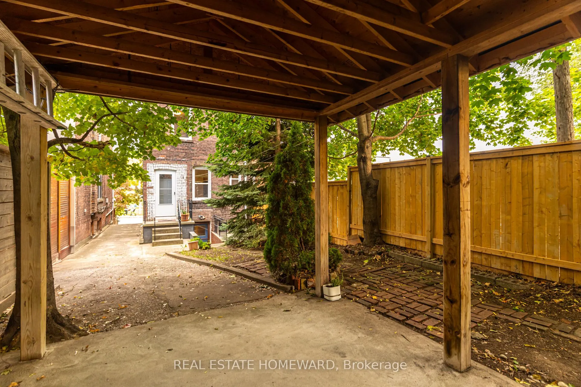 106 West Lynn Avenue