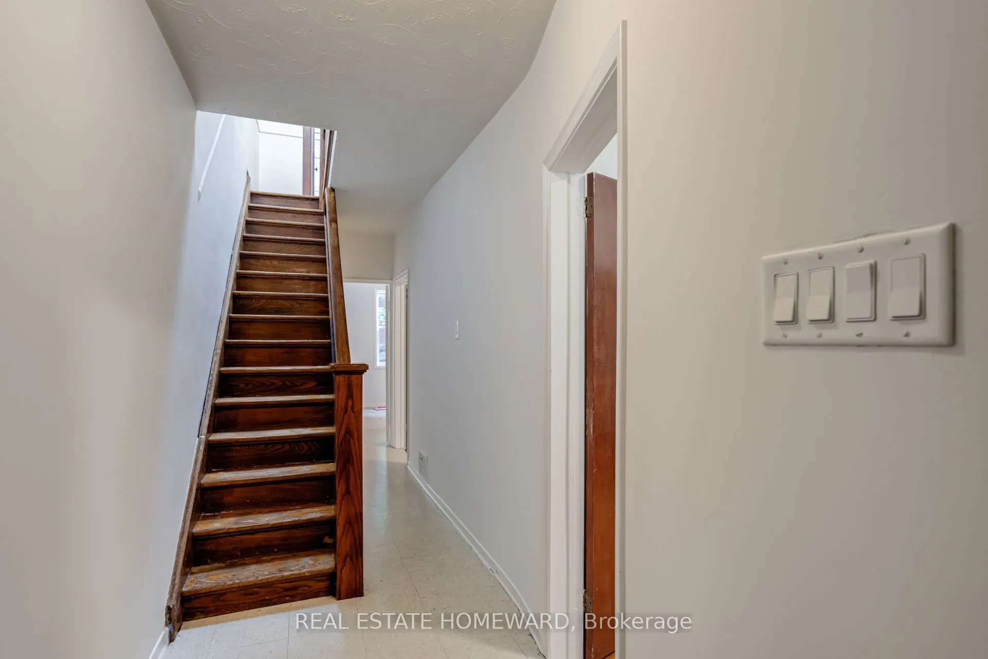 106 West Lynn Avenue