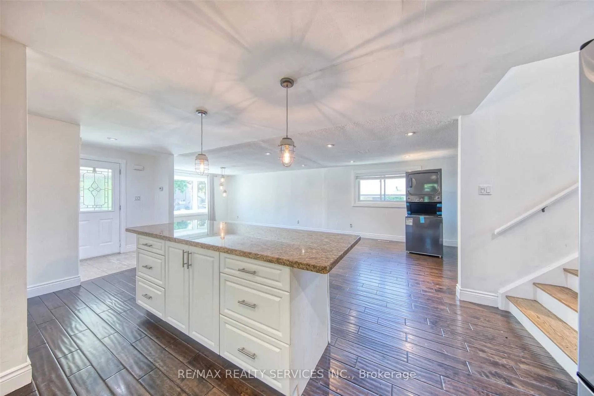 88 Clover Ridge Drive W