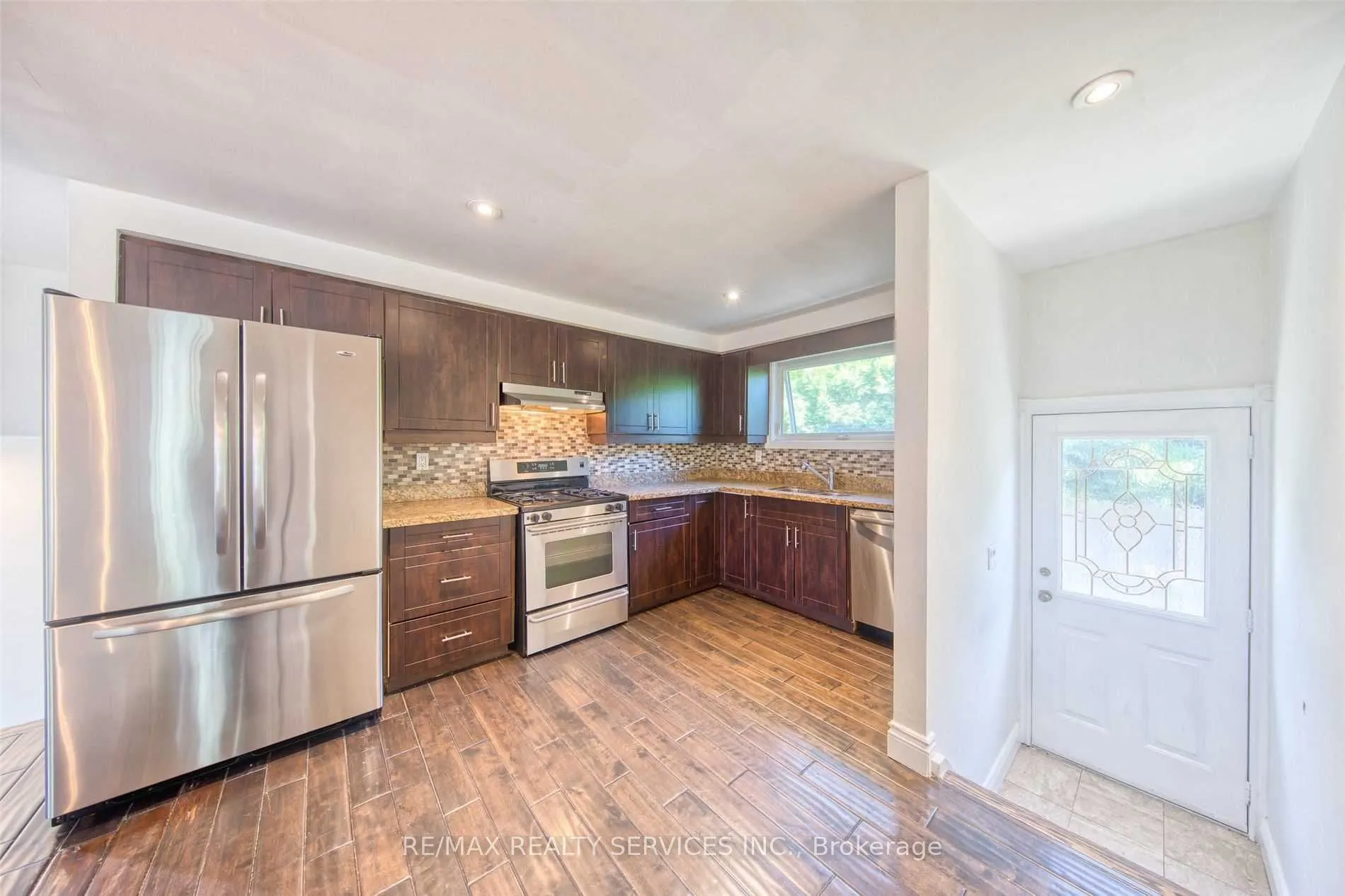 88 Clover Ridge Drive W