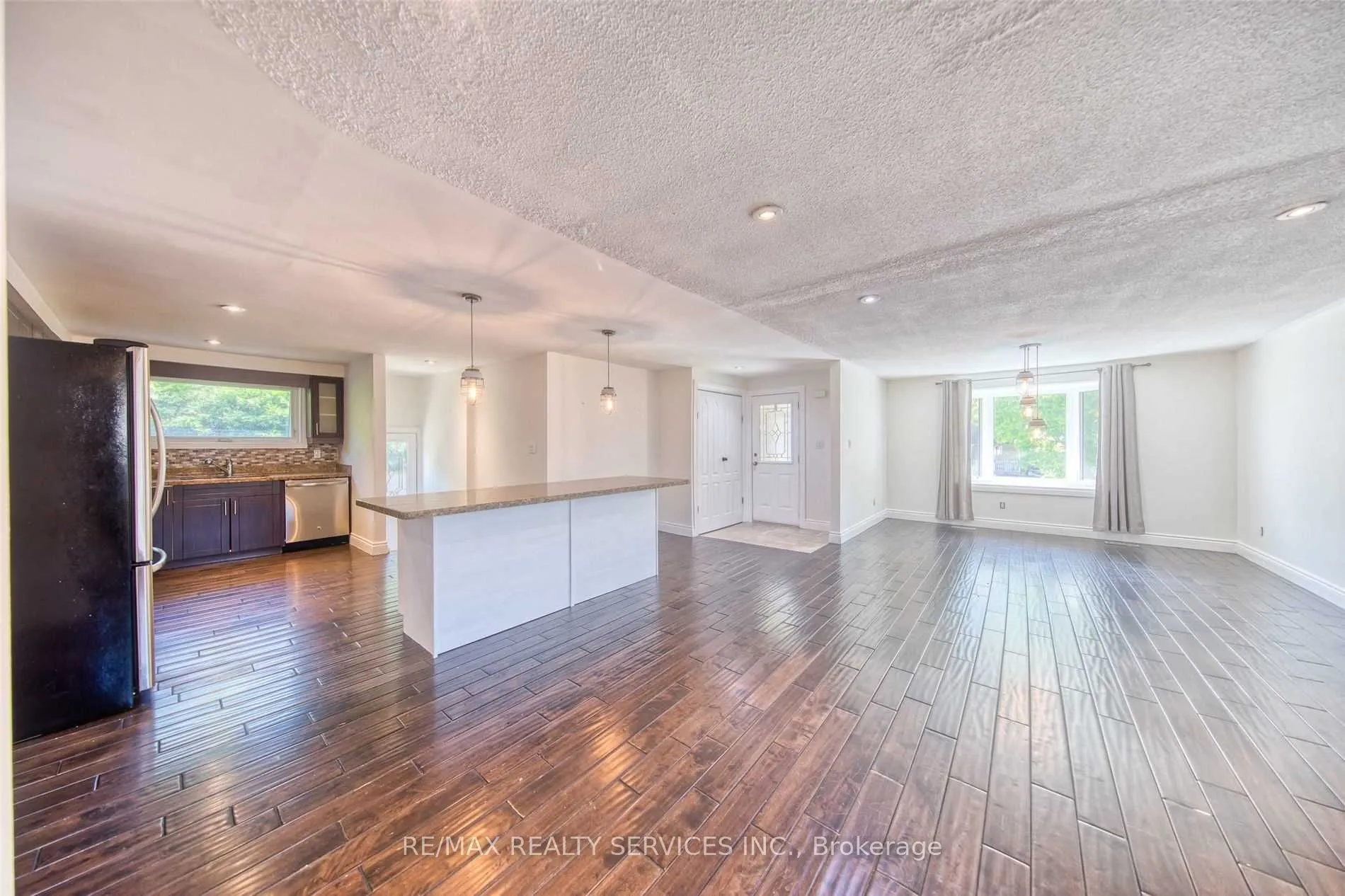 88 Clover Ridge Drive W