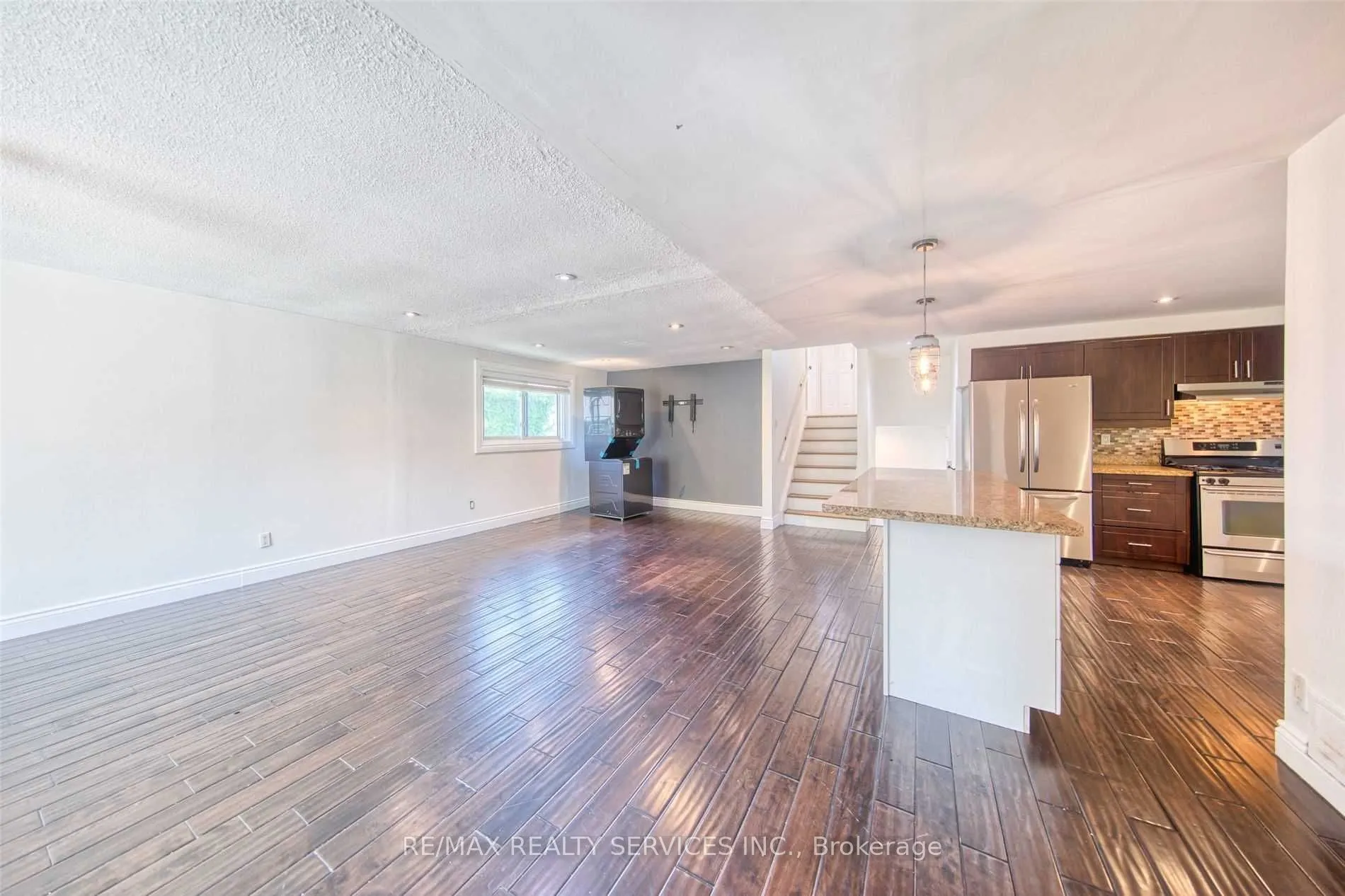88 Clover Ridge Drive W