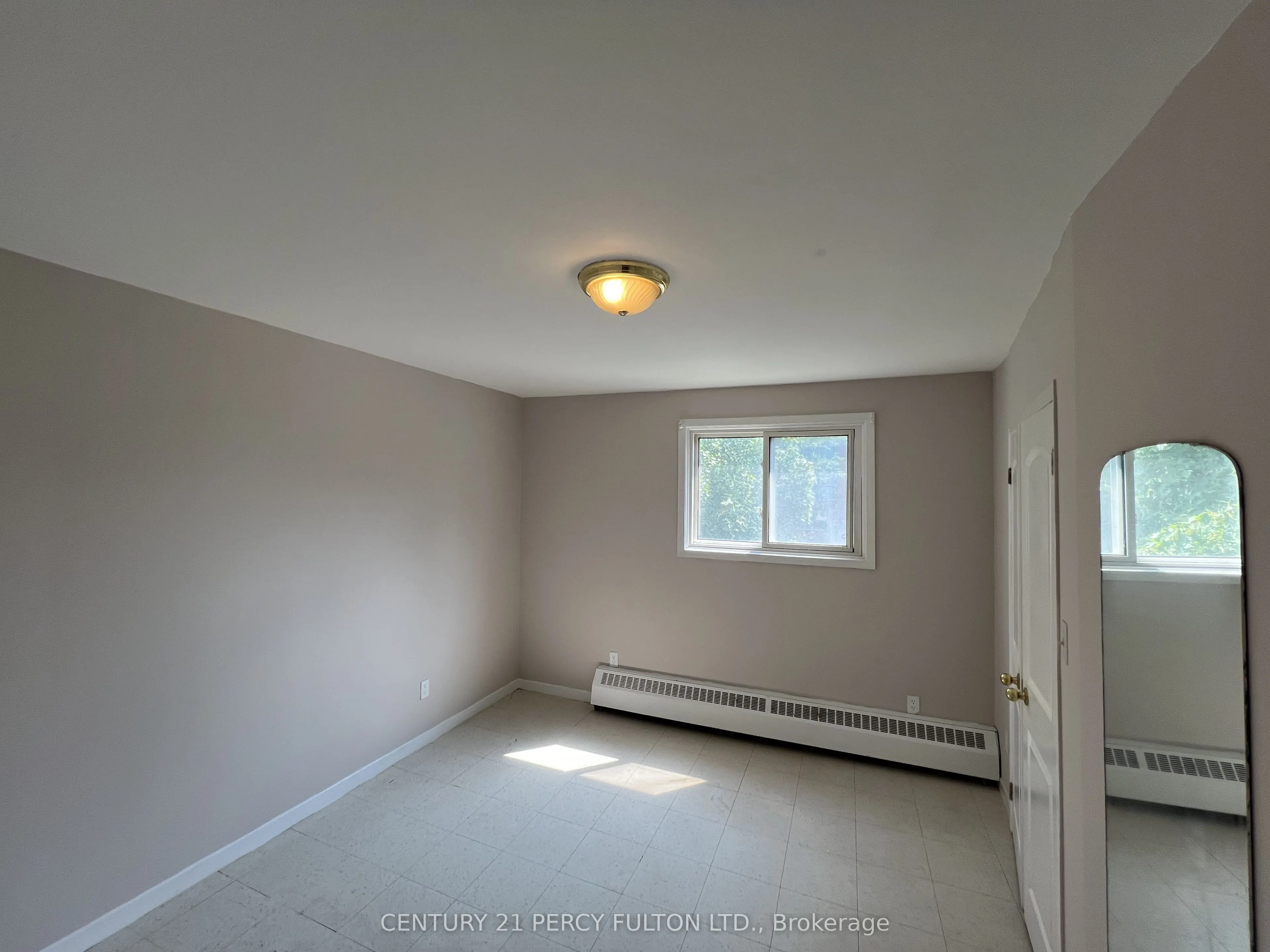 86 Brock Street E, #3