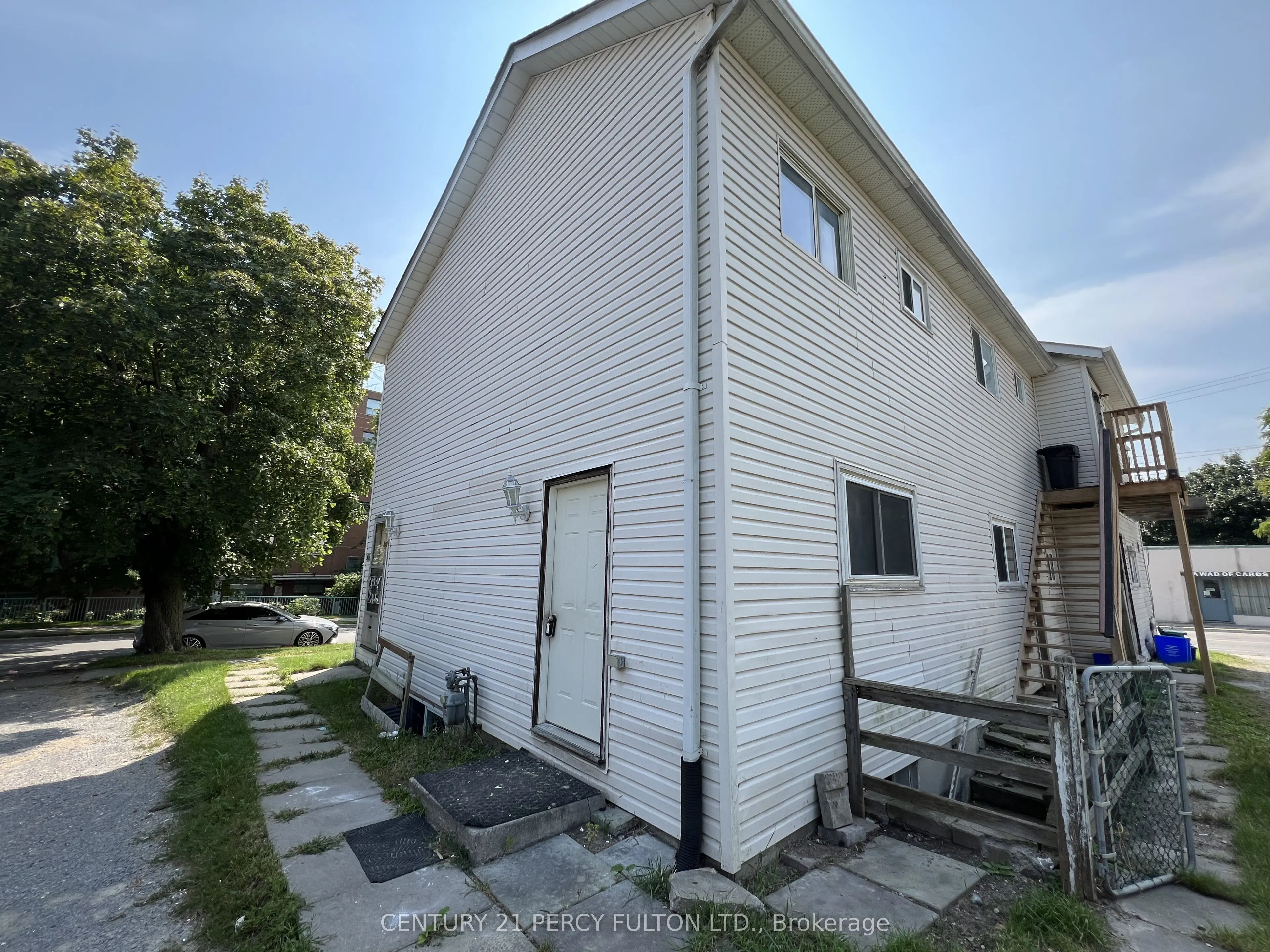 86 Brock Street E, #3
