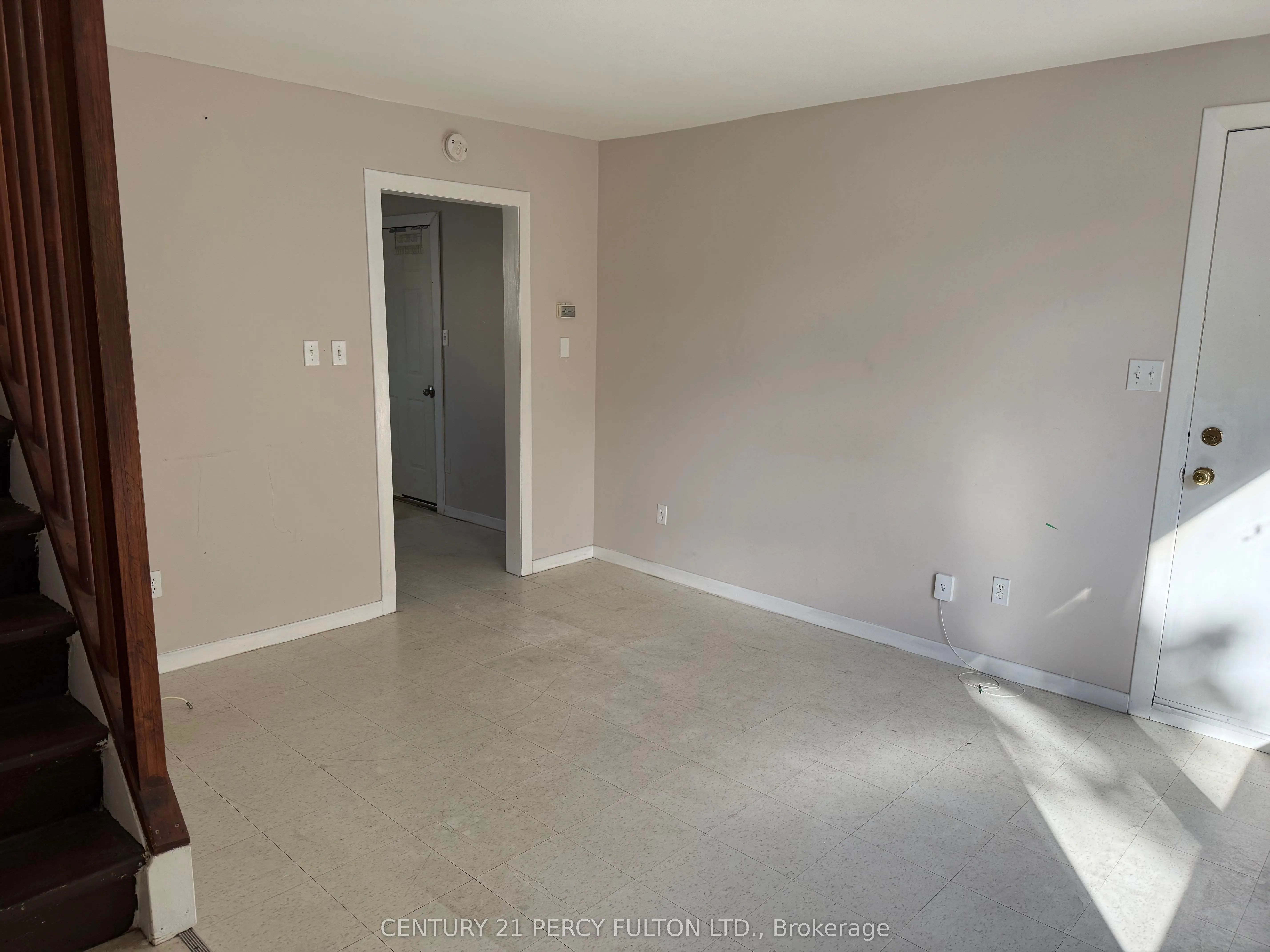 86 Brock Street E, #3