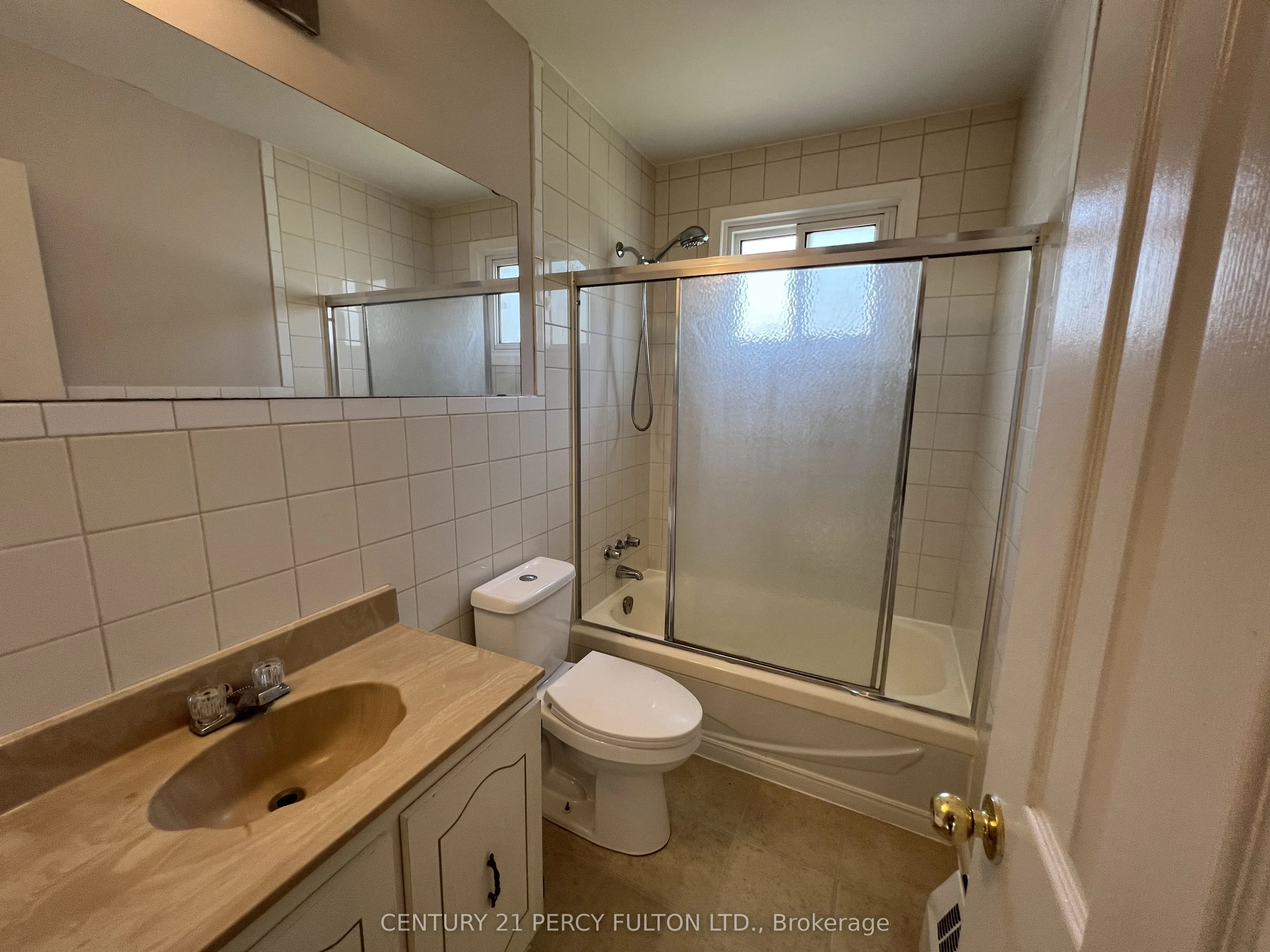 86 Brock Street E, #3