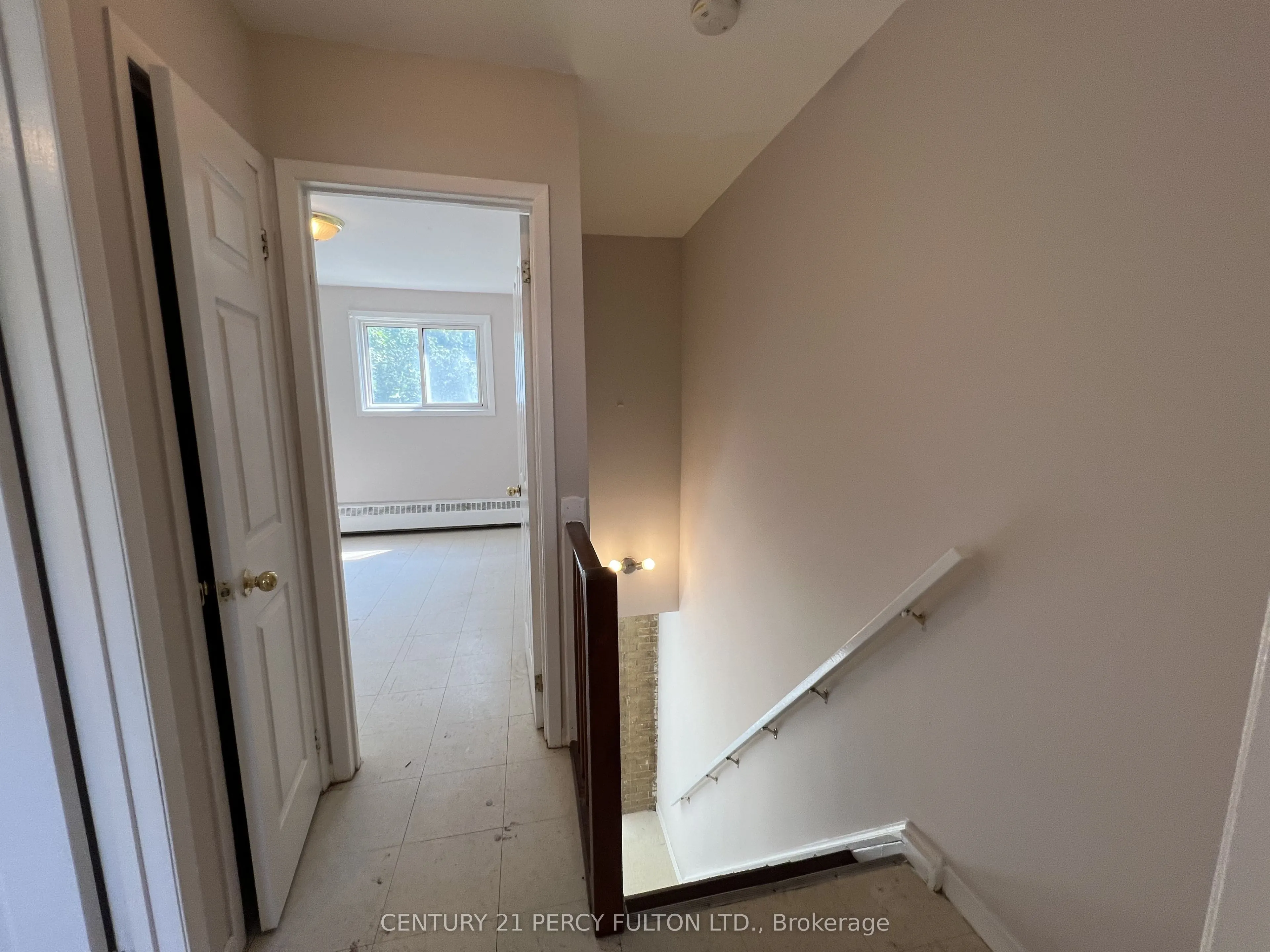86 Brock Street E, #3
