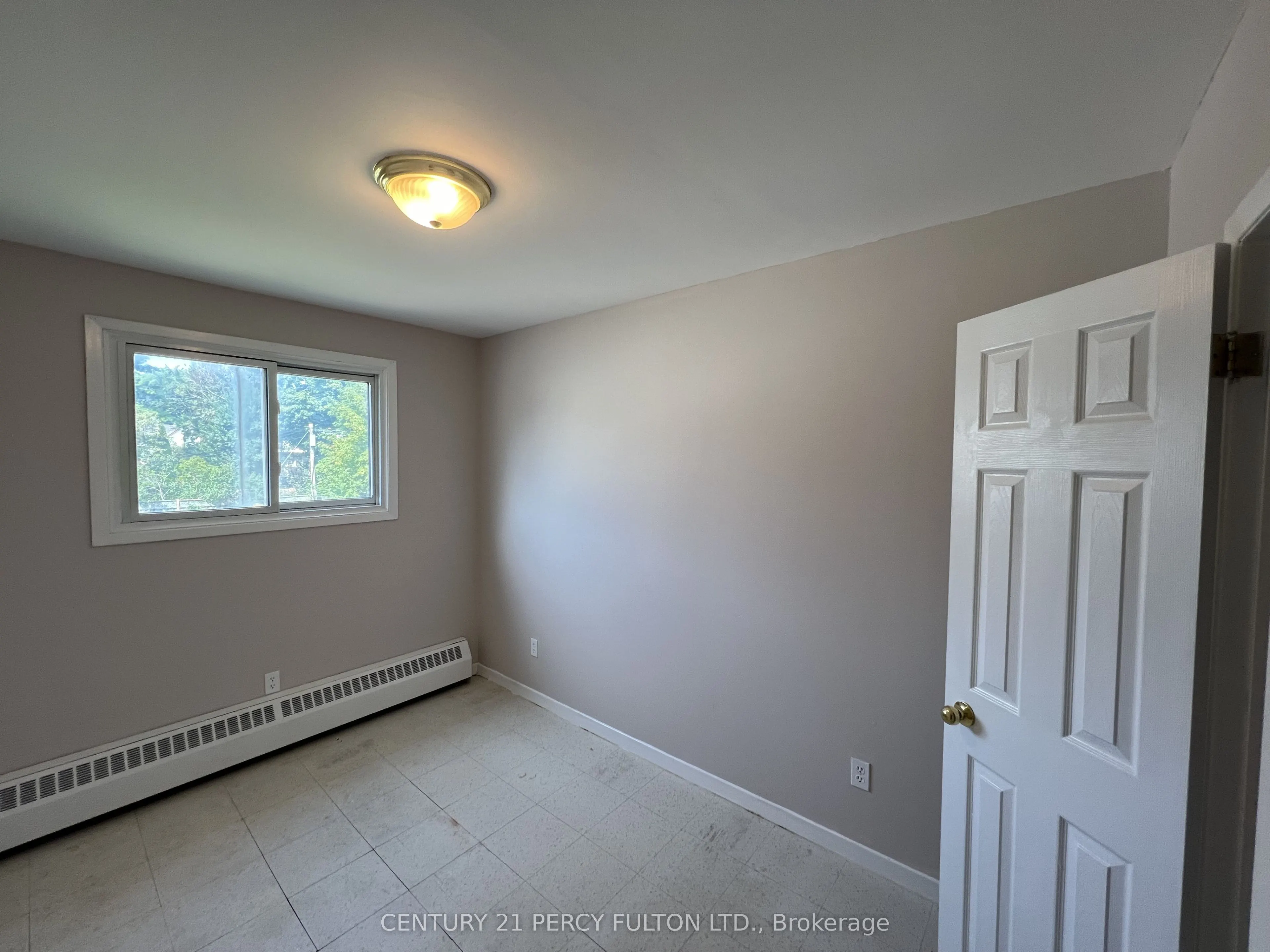 86 Brock Street E, #3