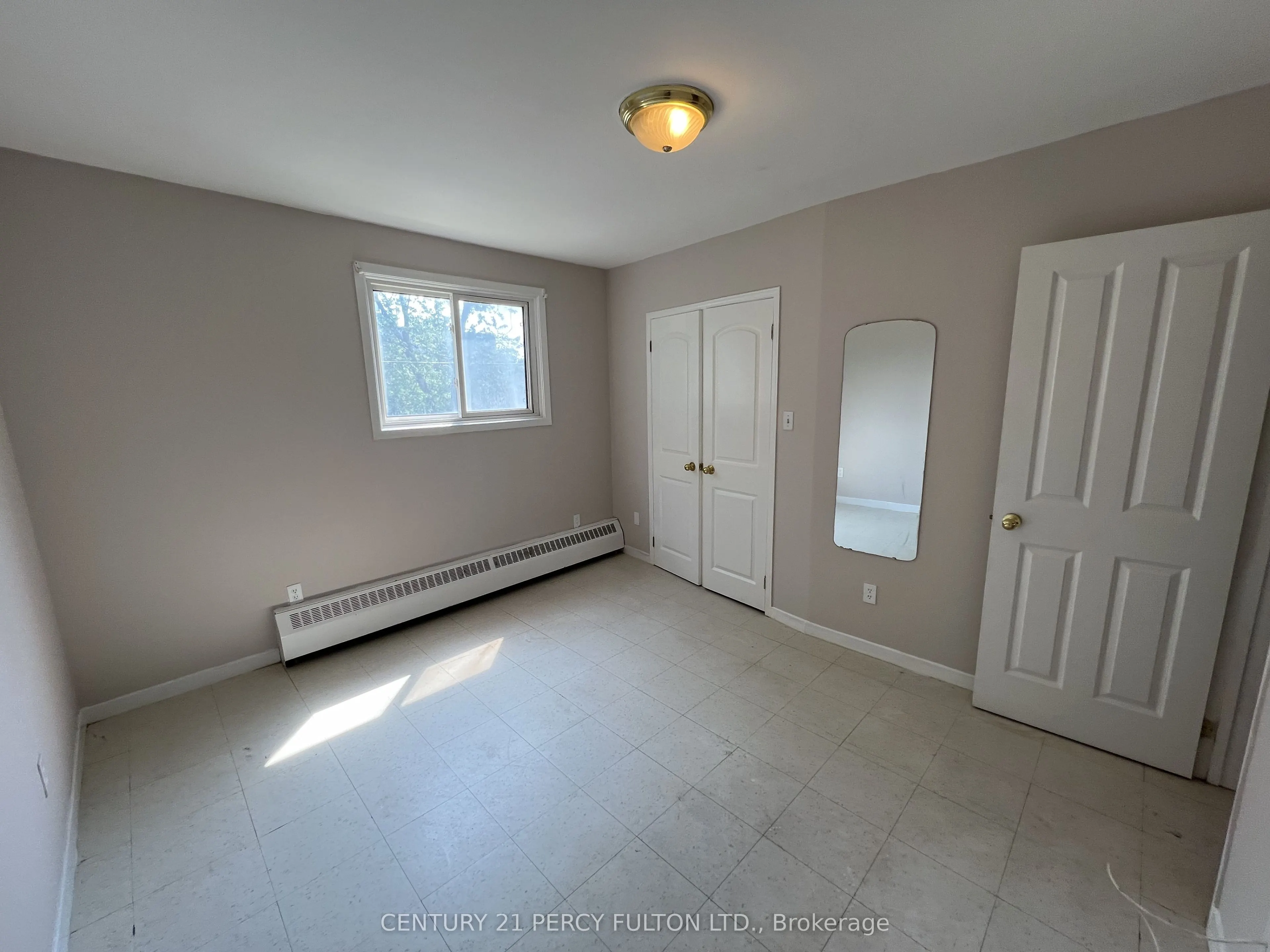 86 Brock Street E, #3