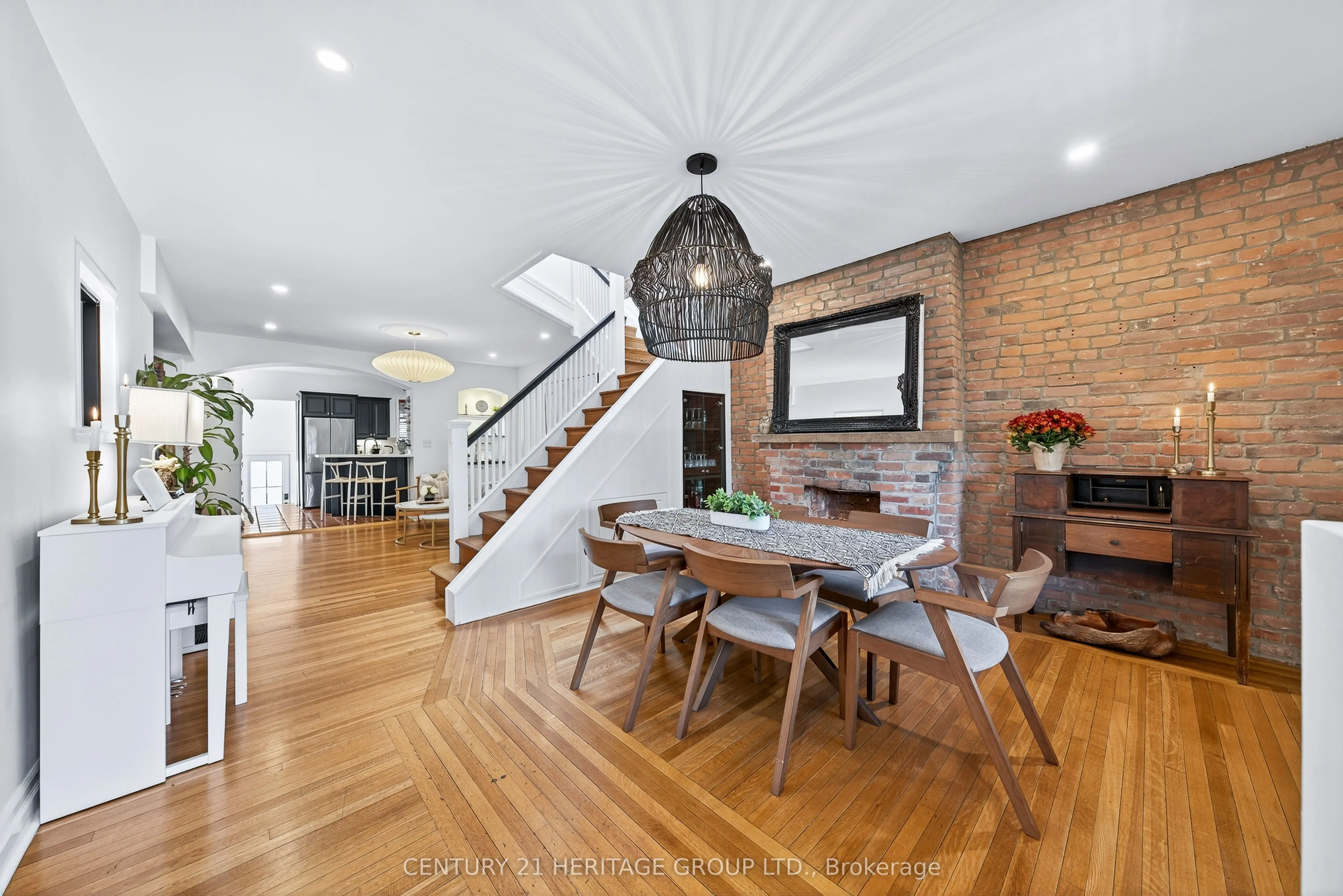 4 Orchard Park Boulevard