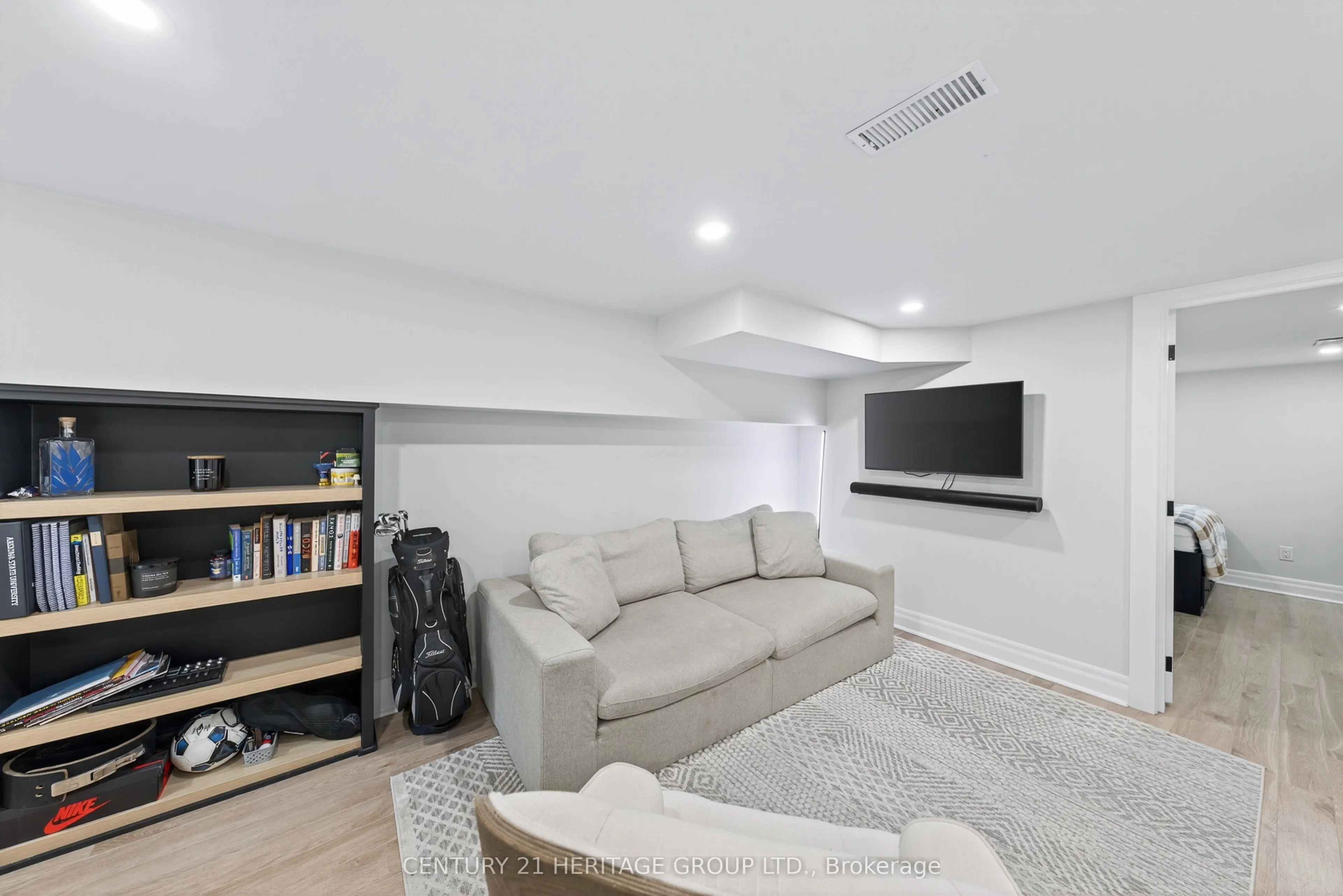4 Orchard Park Boulevard