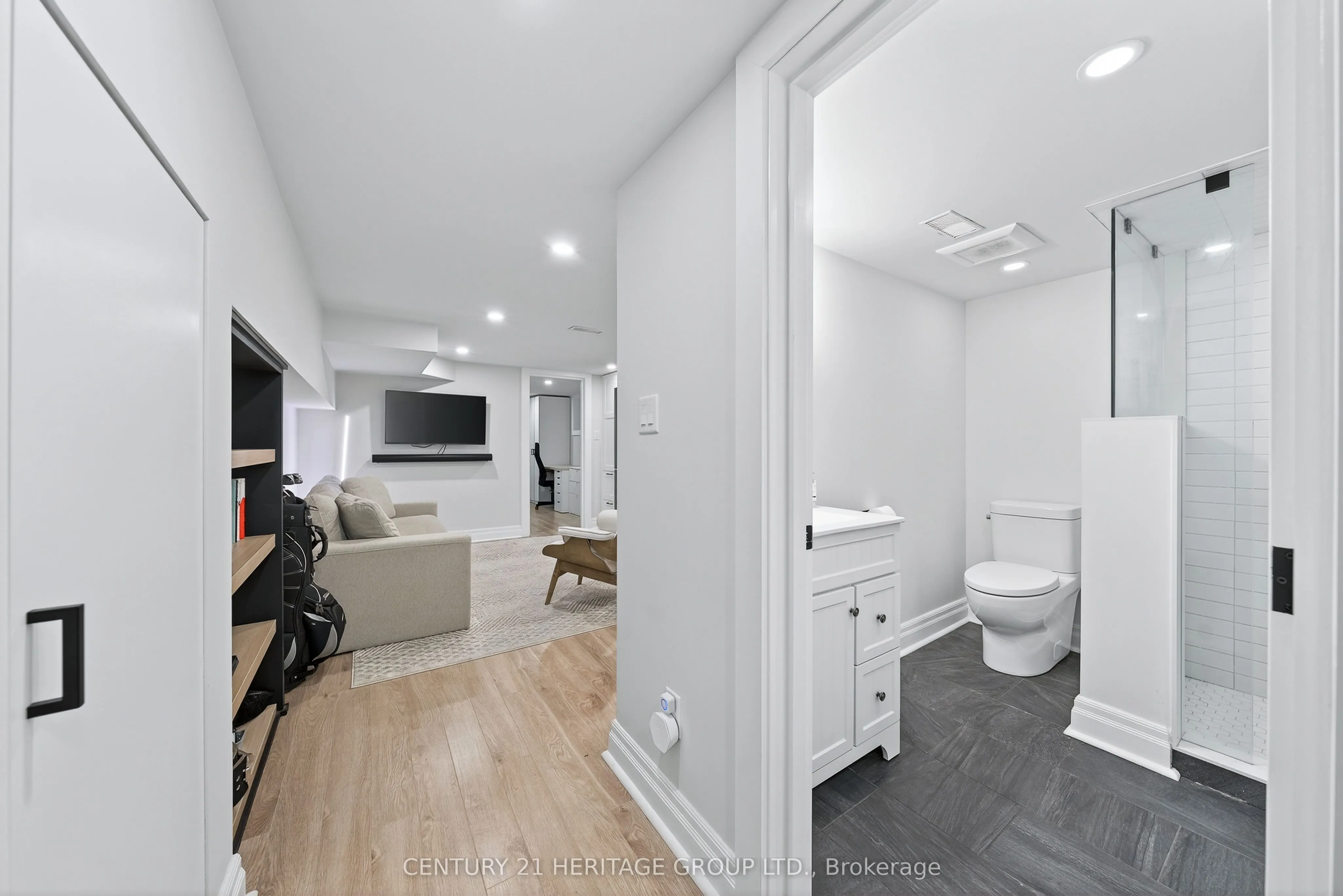 4 Orchard Park Boulevard