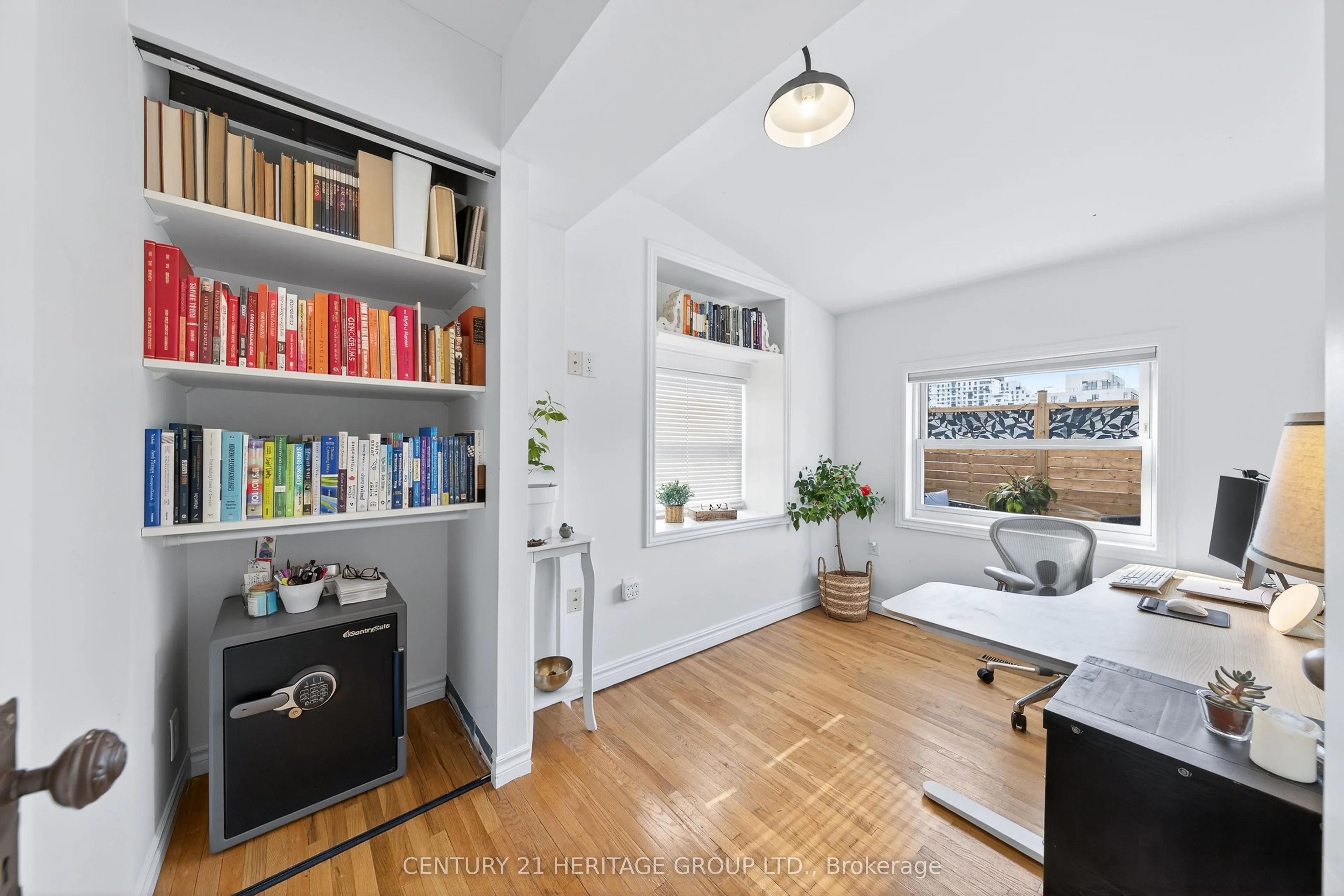 4 Orchard Park Boulevard
