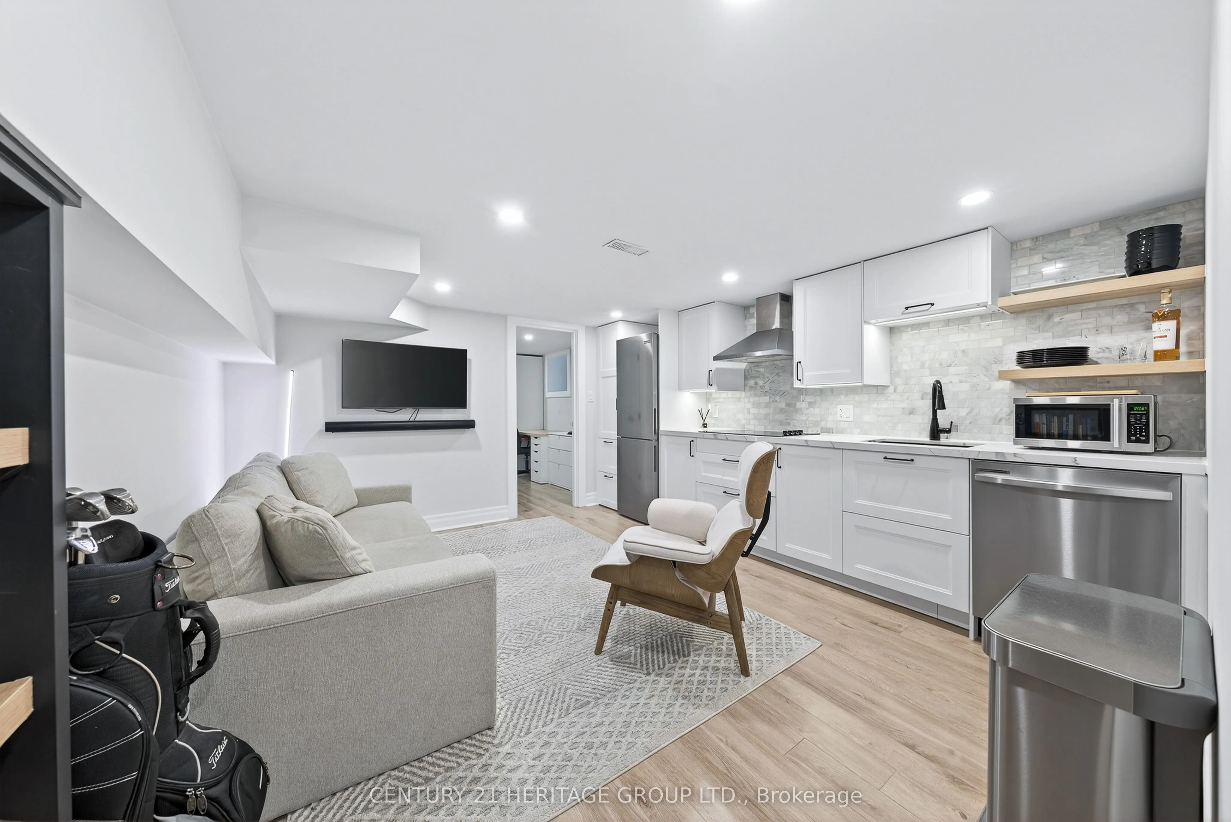 4 Orchard Park Boulevard