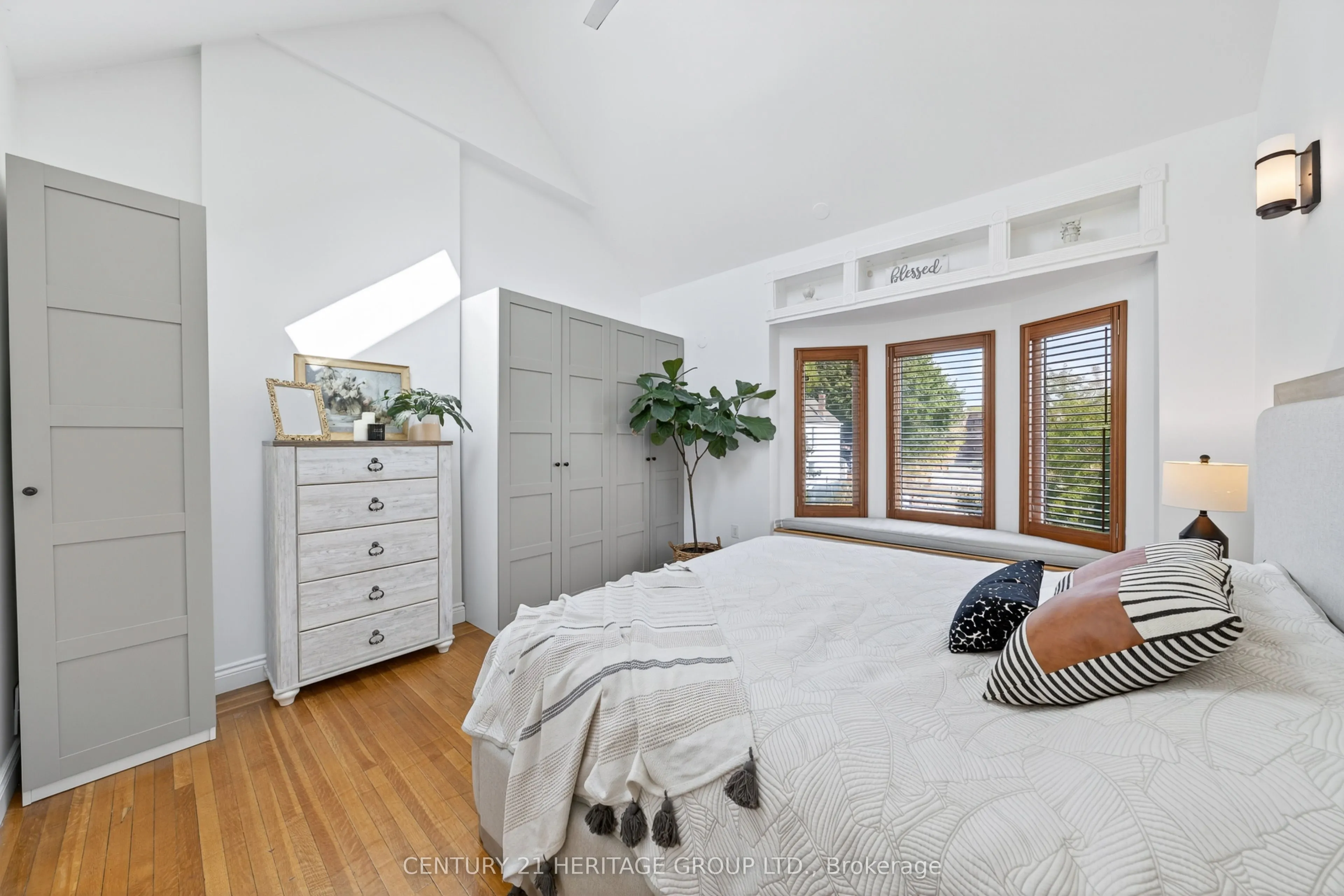 4 Orchard Park Boulevard