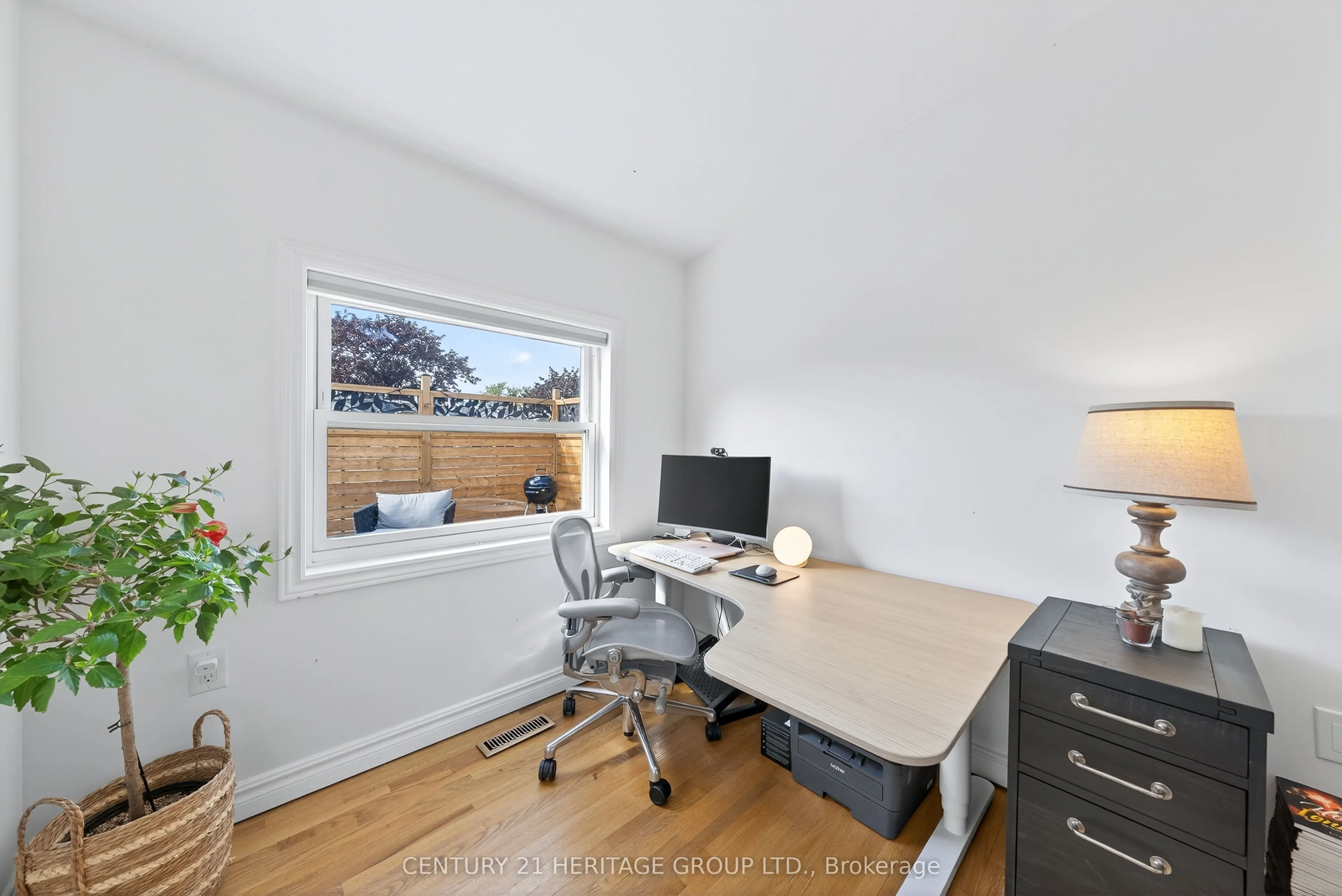 4 Orchard Park Boulevard