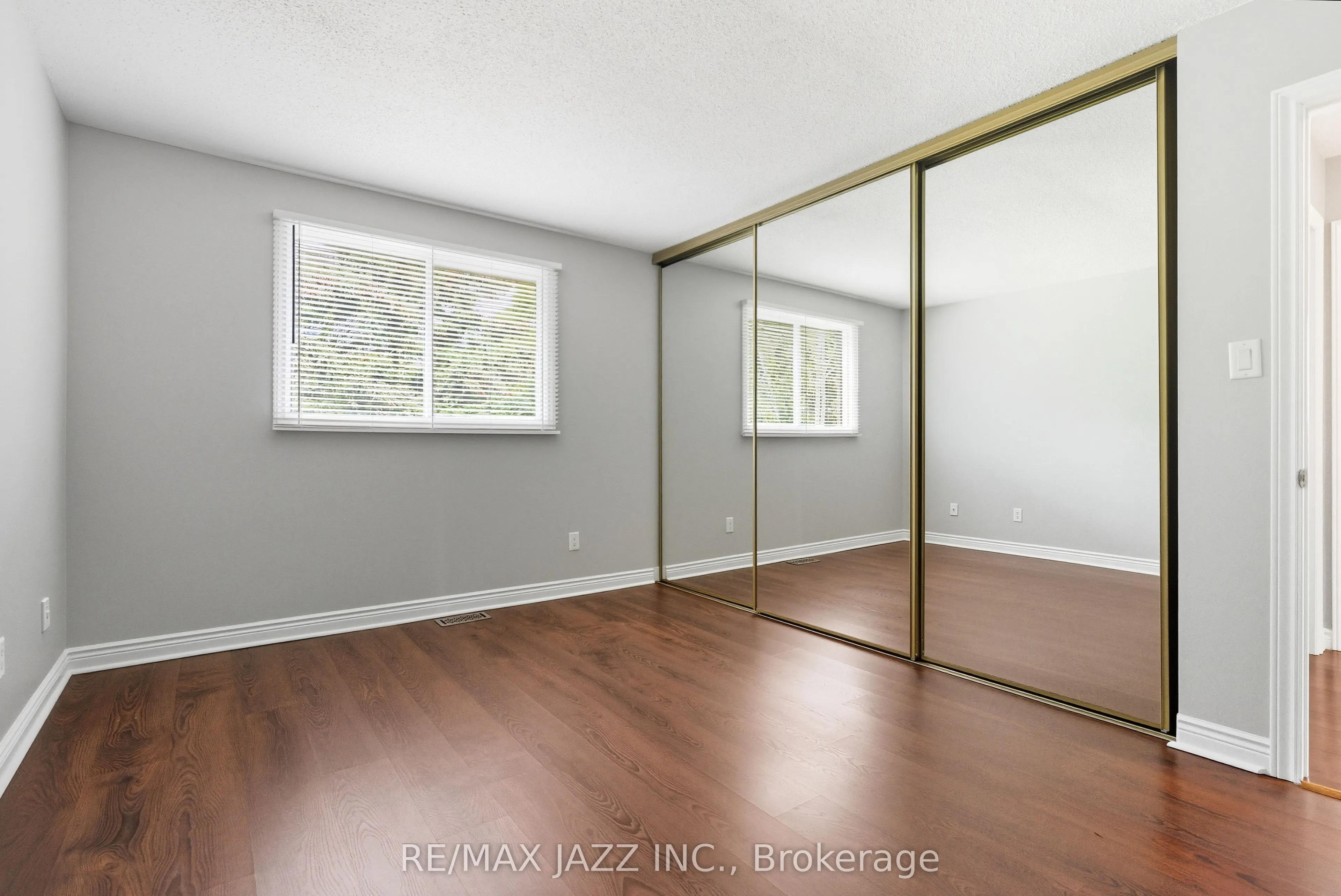 8 Oban Court, #upper level