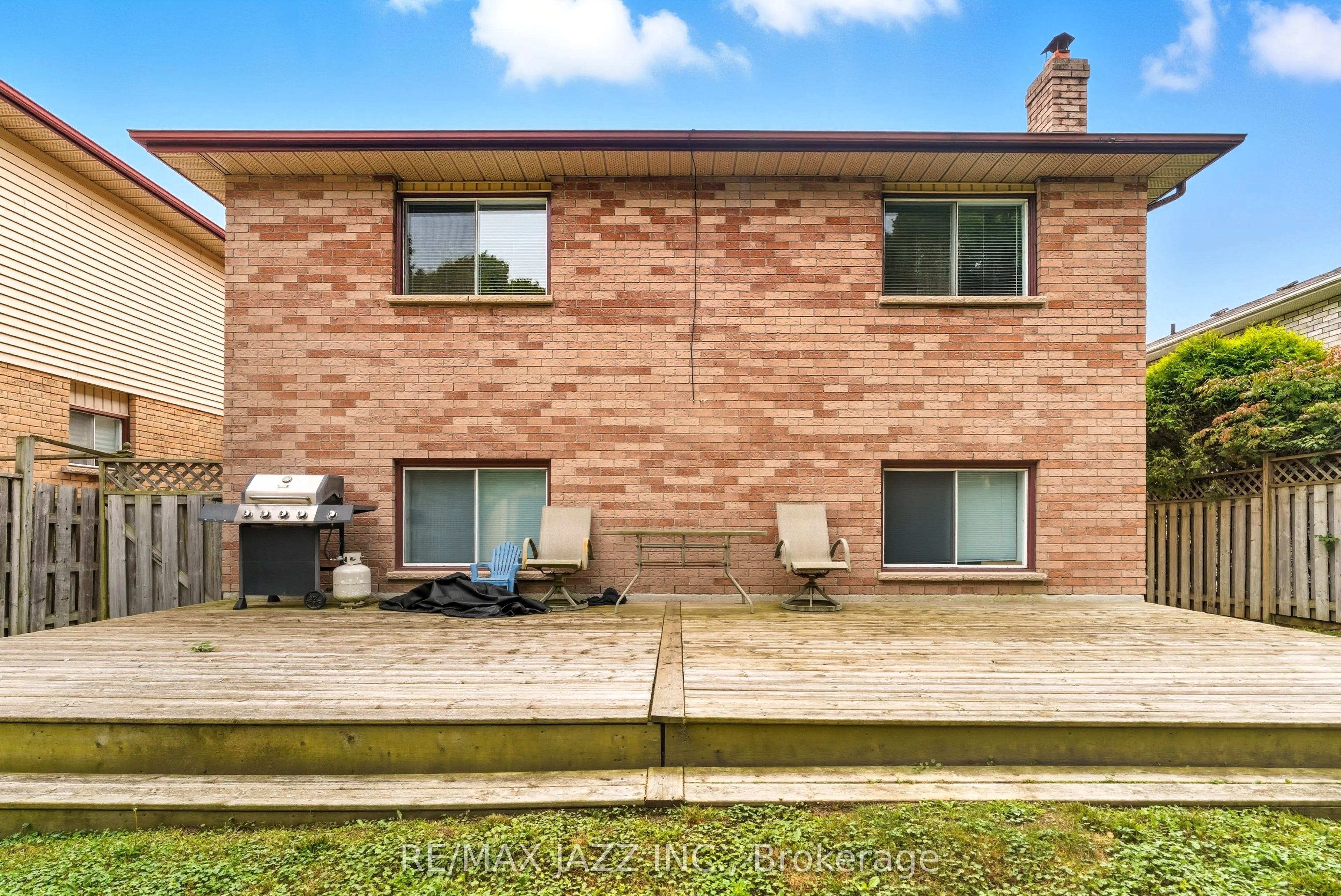 8 Oban Court, #upper level
