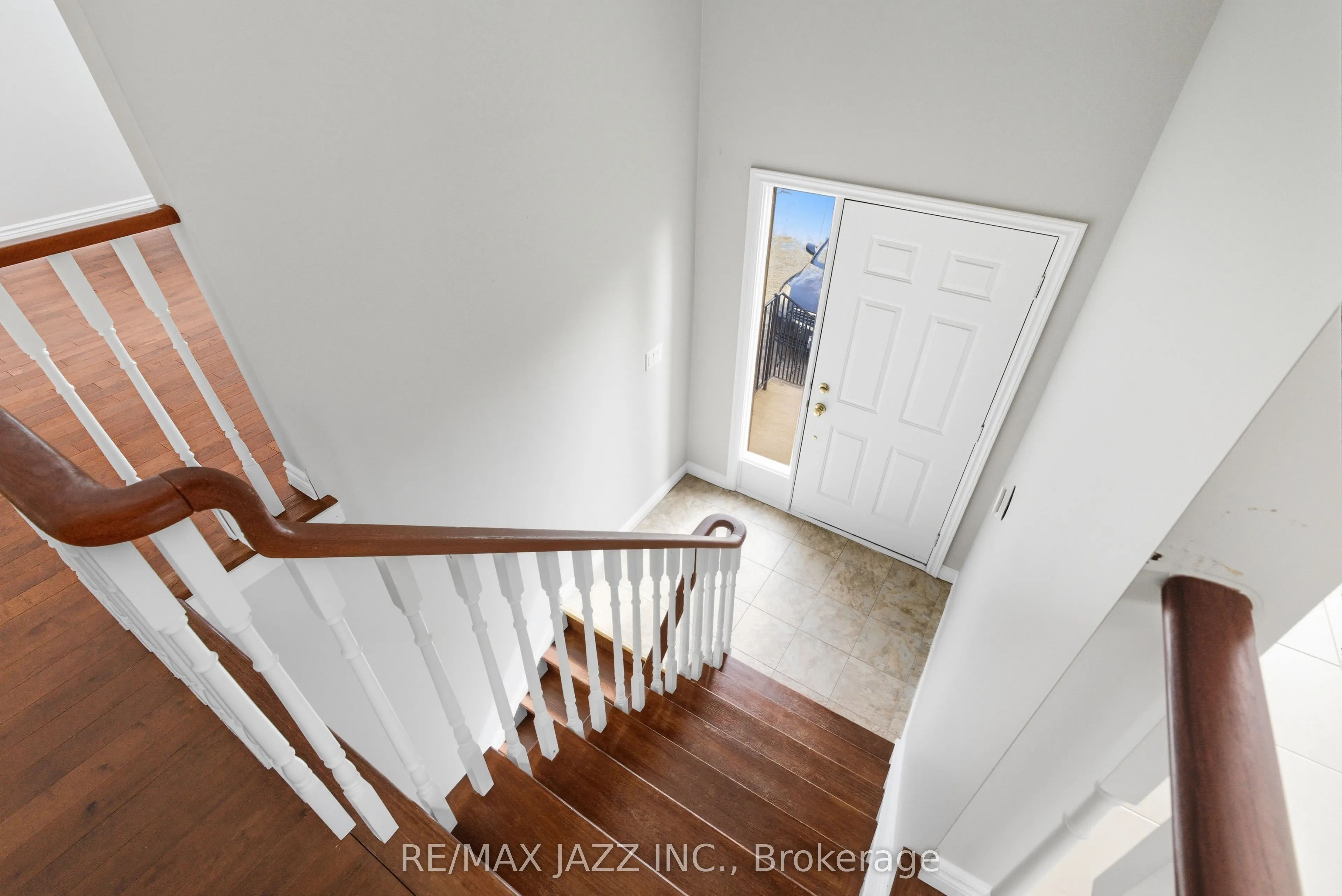 8 Oban Court, #upper level