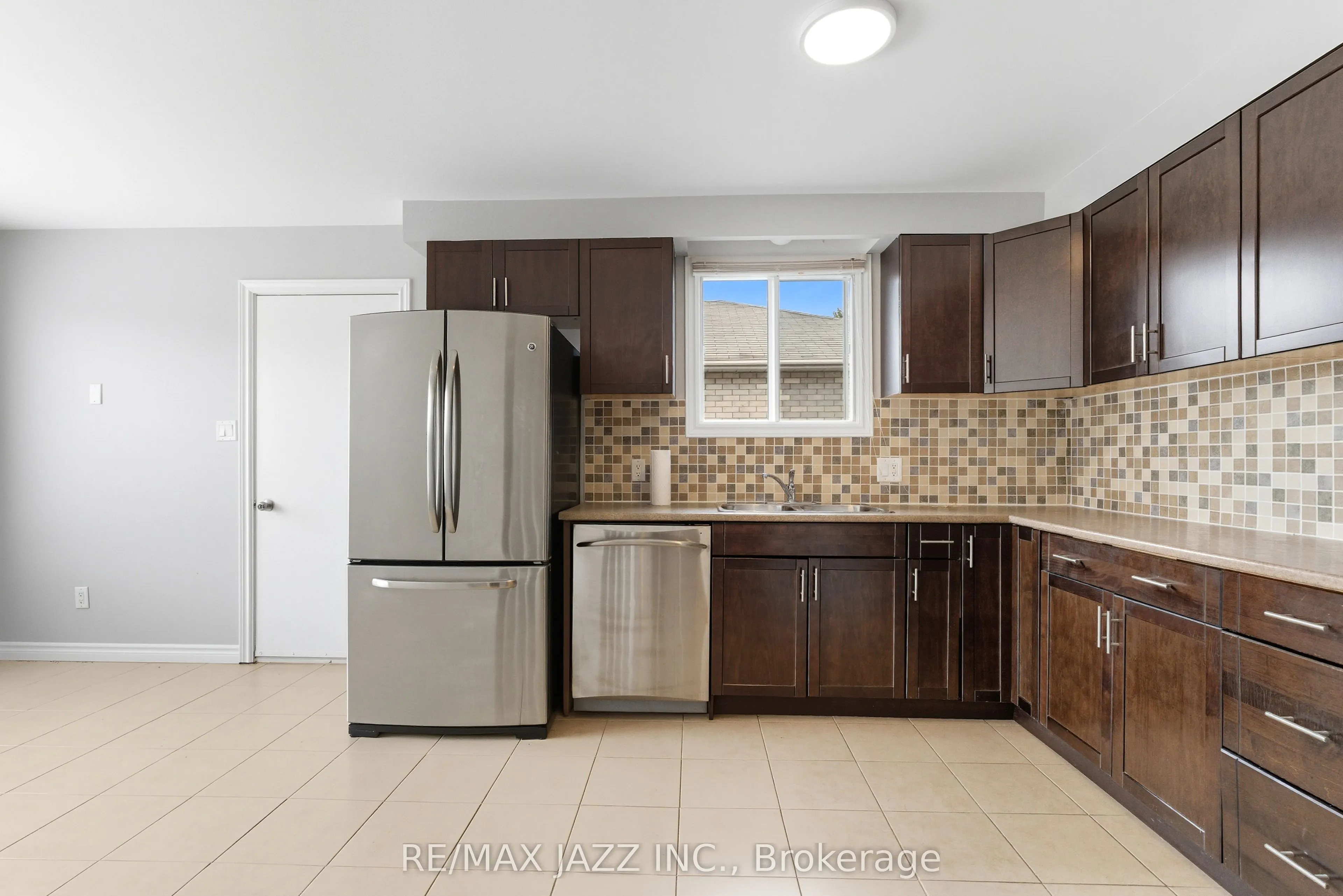8 Oban Court, #upper level