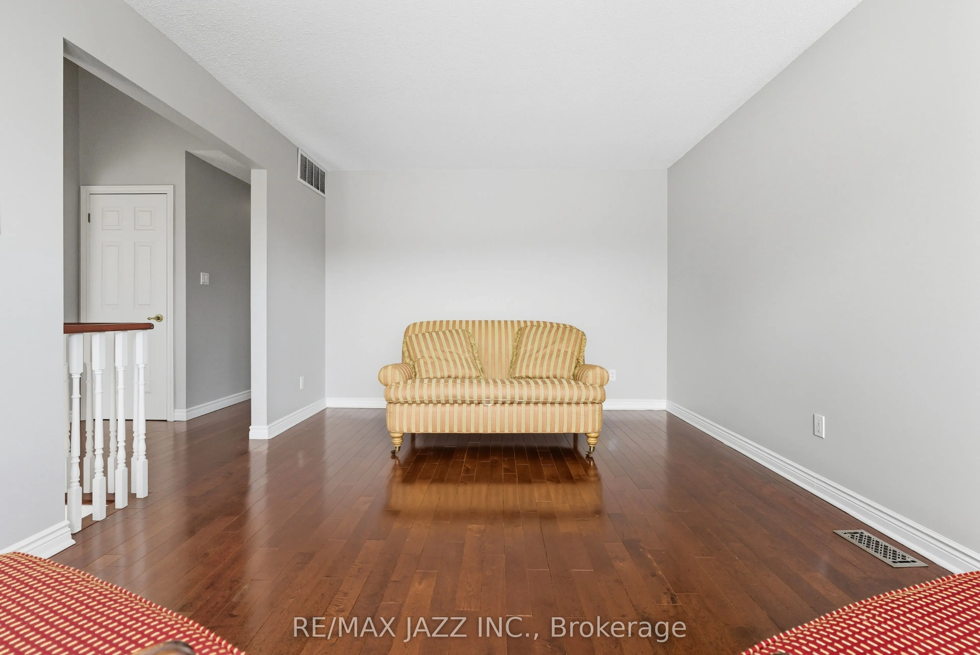 8 Oban Court, #upper level