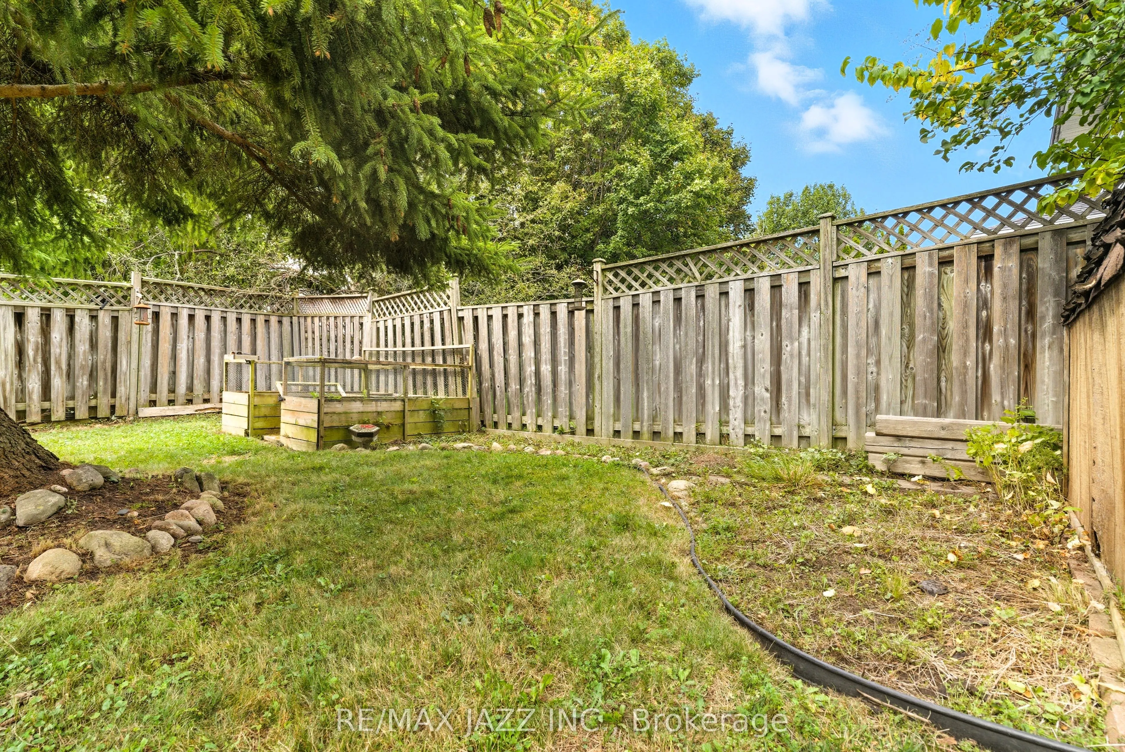 8 Oban Court, #upper level