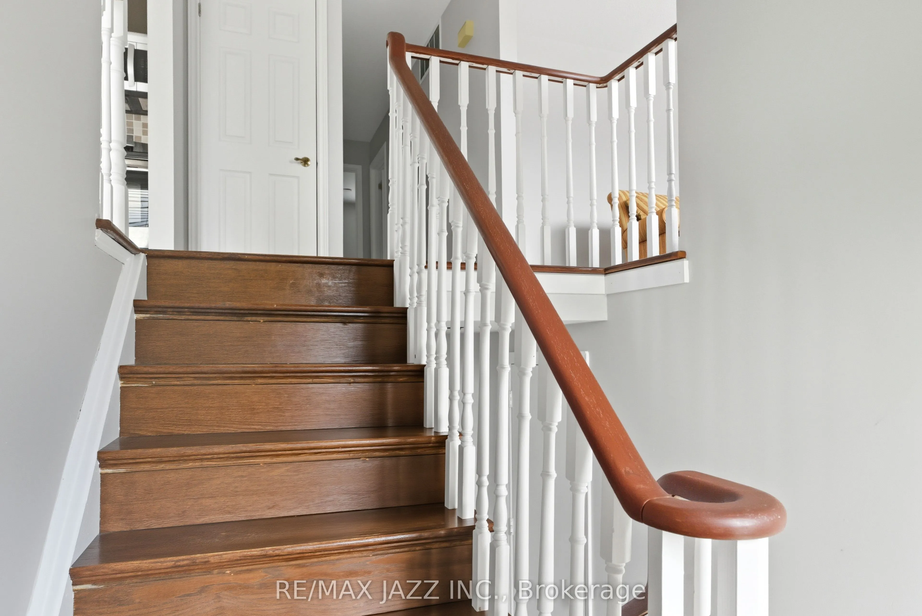 8 Oban Court, #upper level