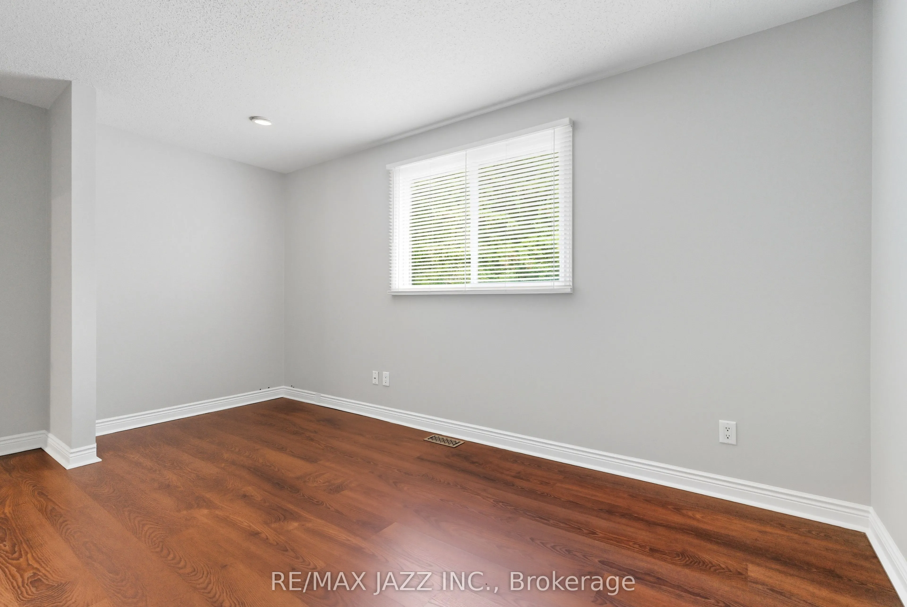 8 Oban Court, #upper level
