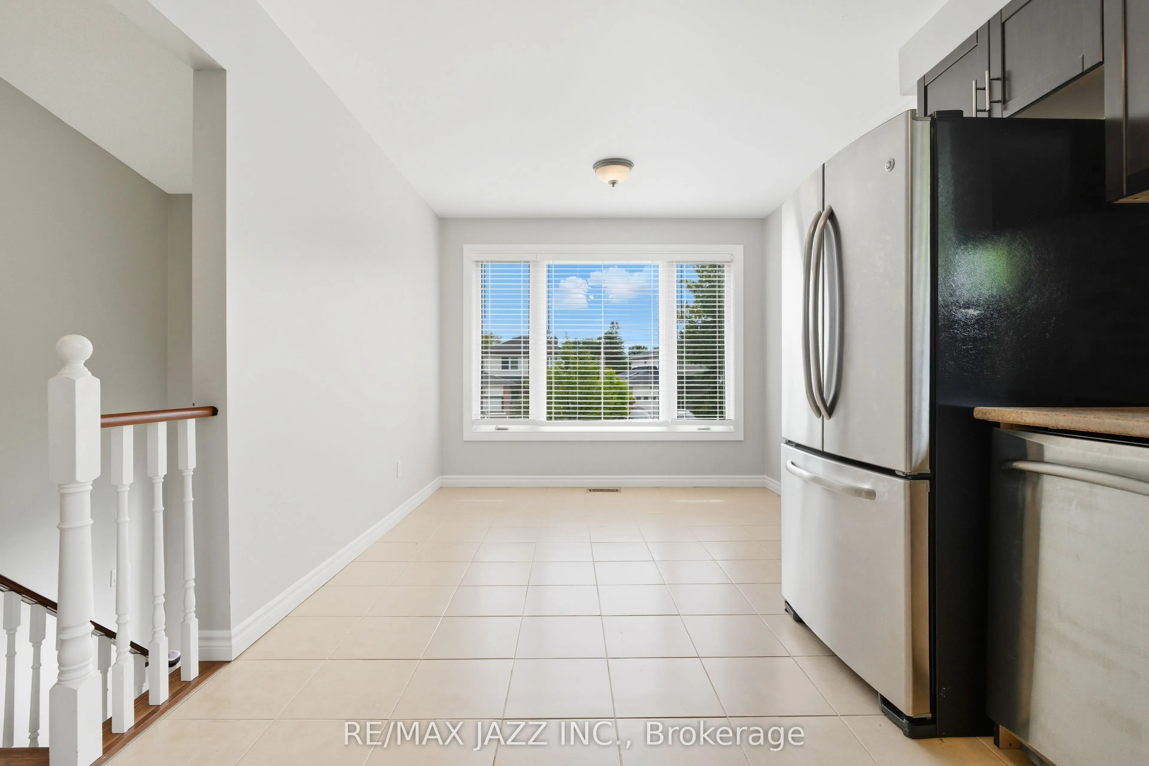 8 Oban Court, #upper level