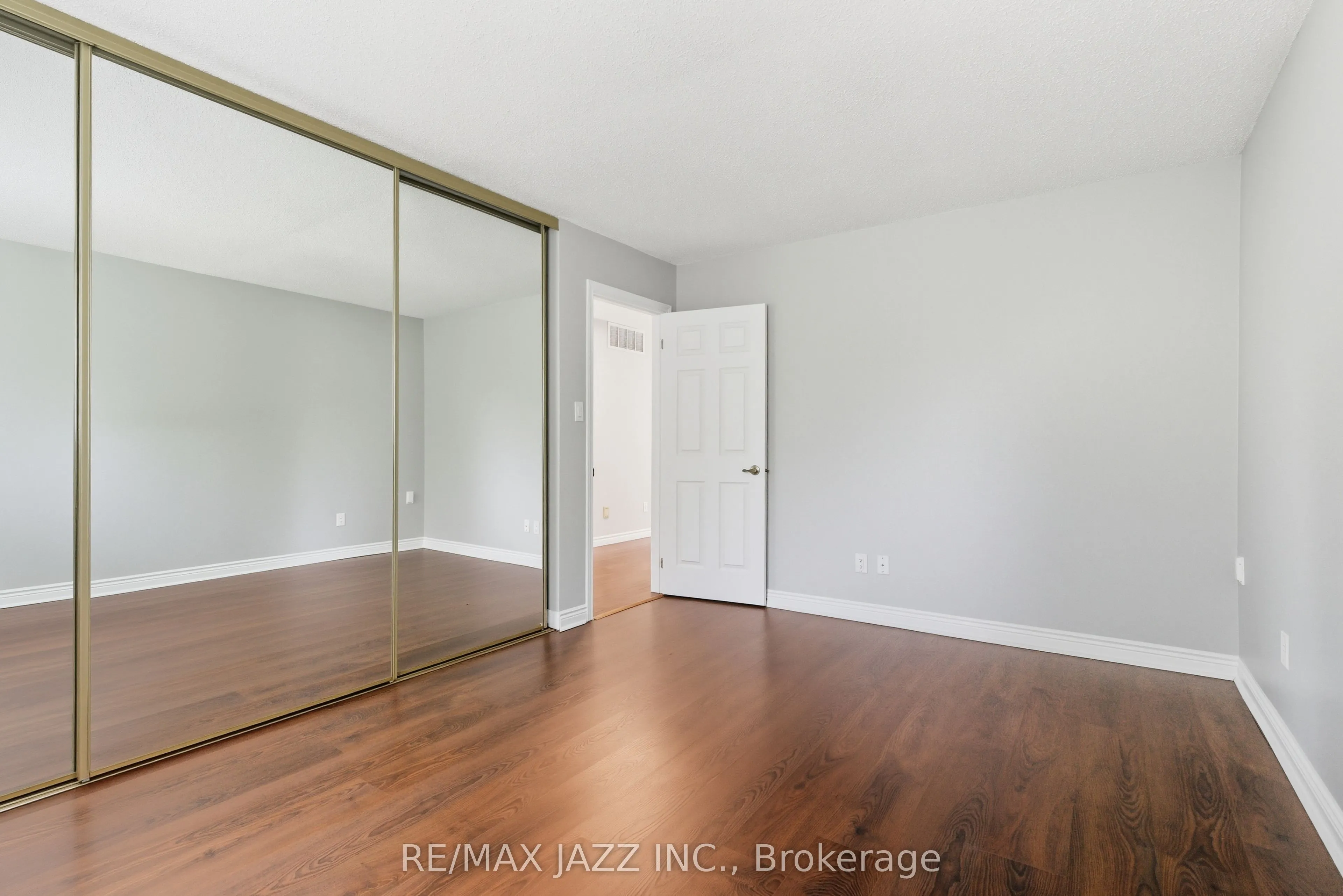 8 Oban Court, #upper level