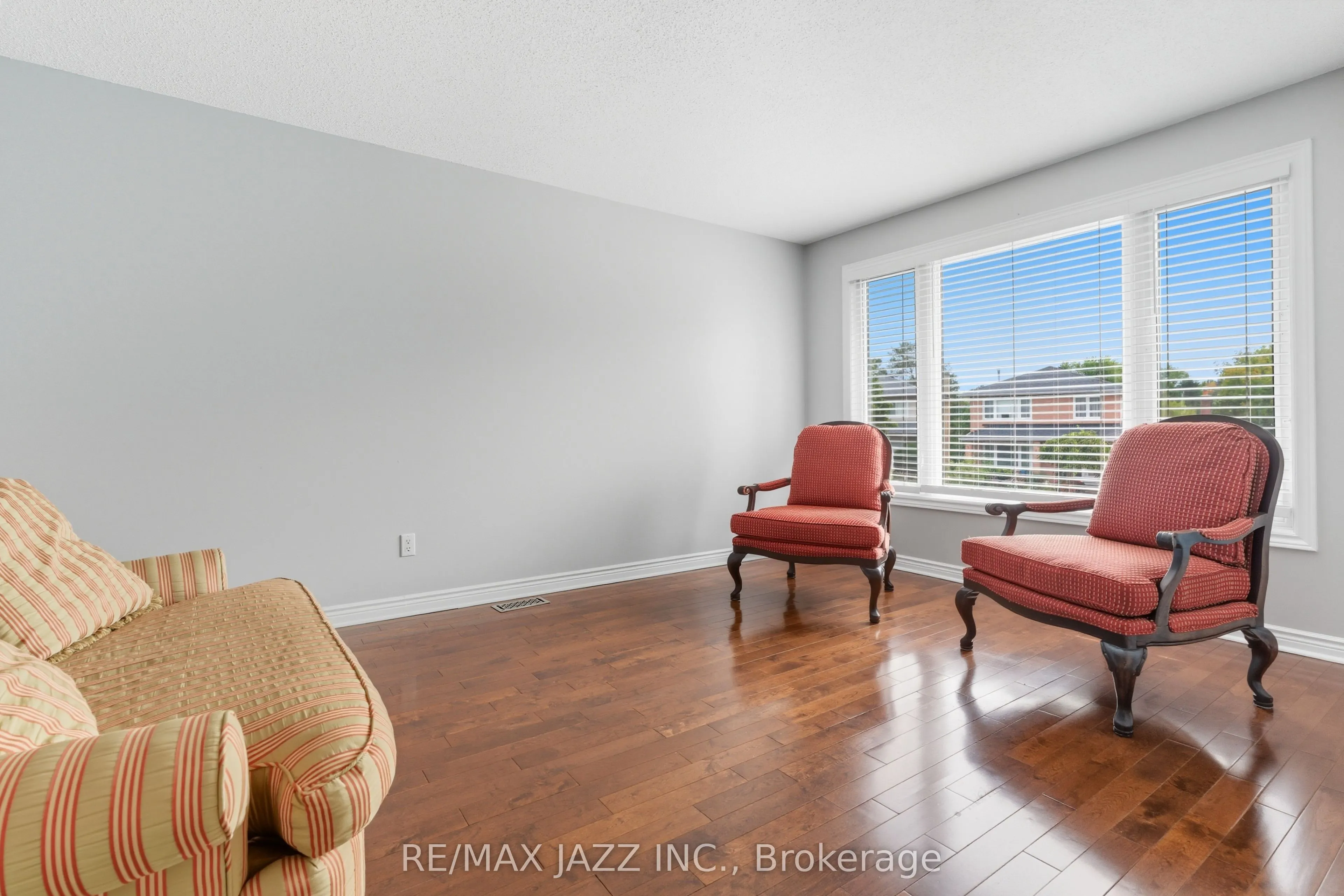 8 Oban Court, #upper level