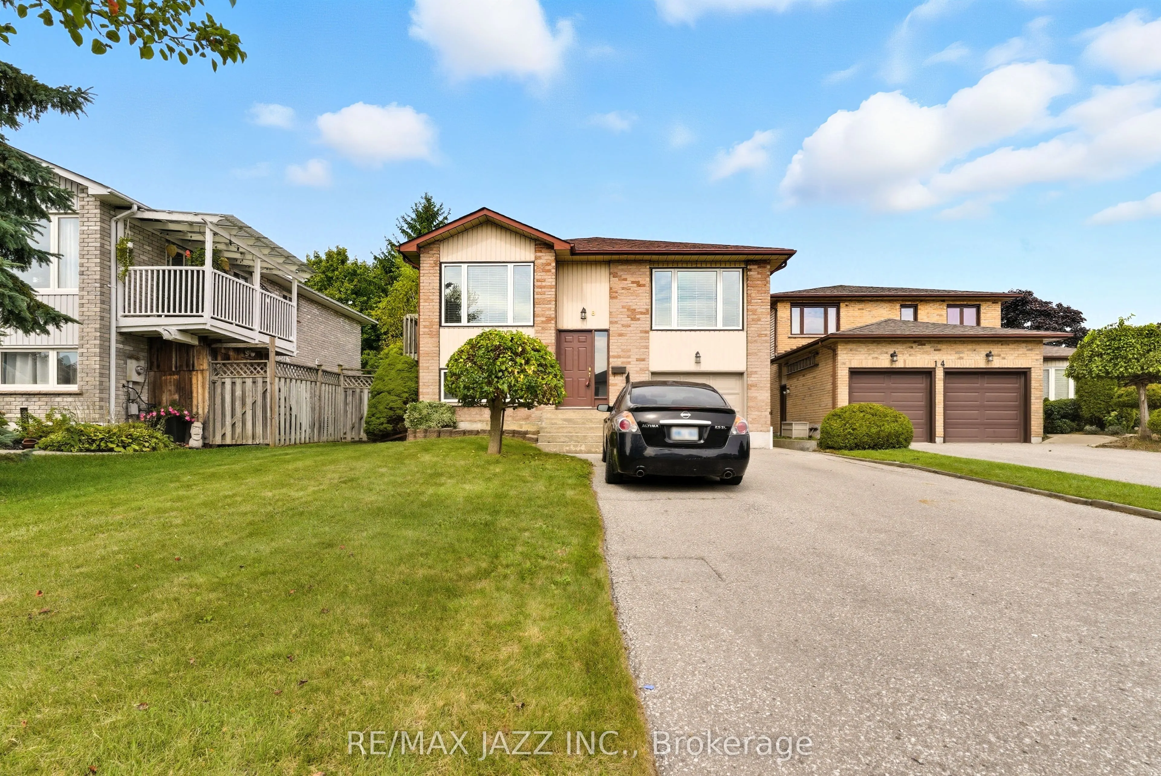 8 Oban Court, #upper level