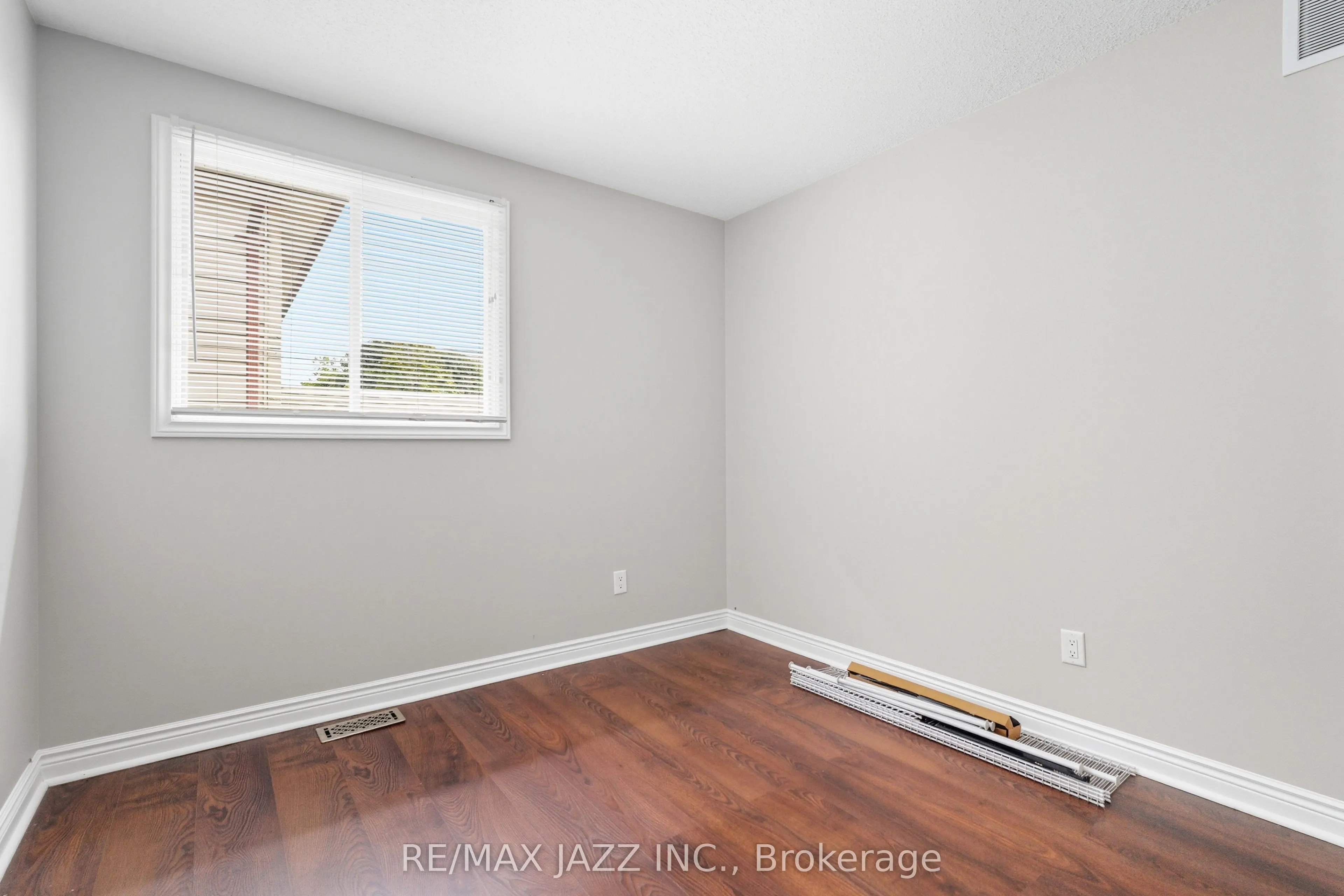 8 Oban Court, #upper level