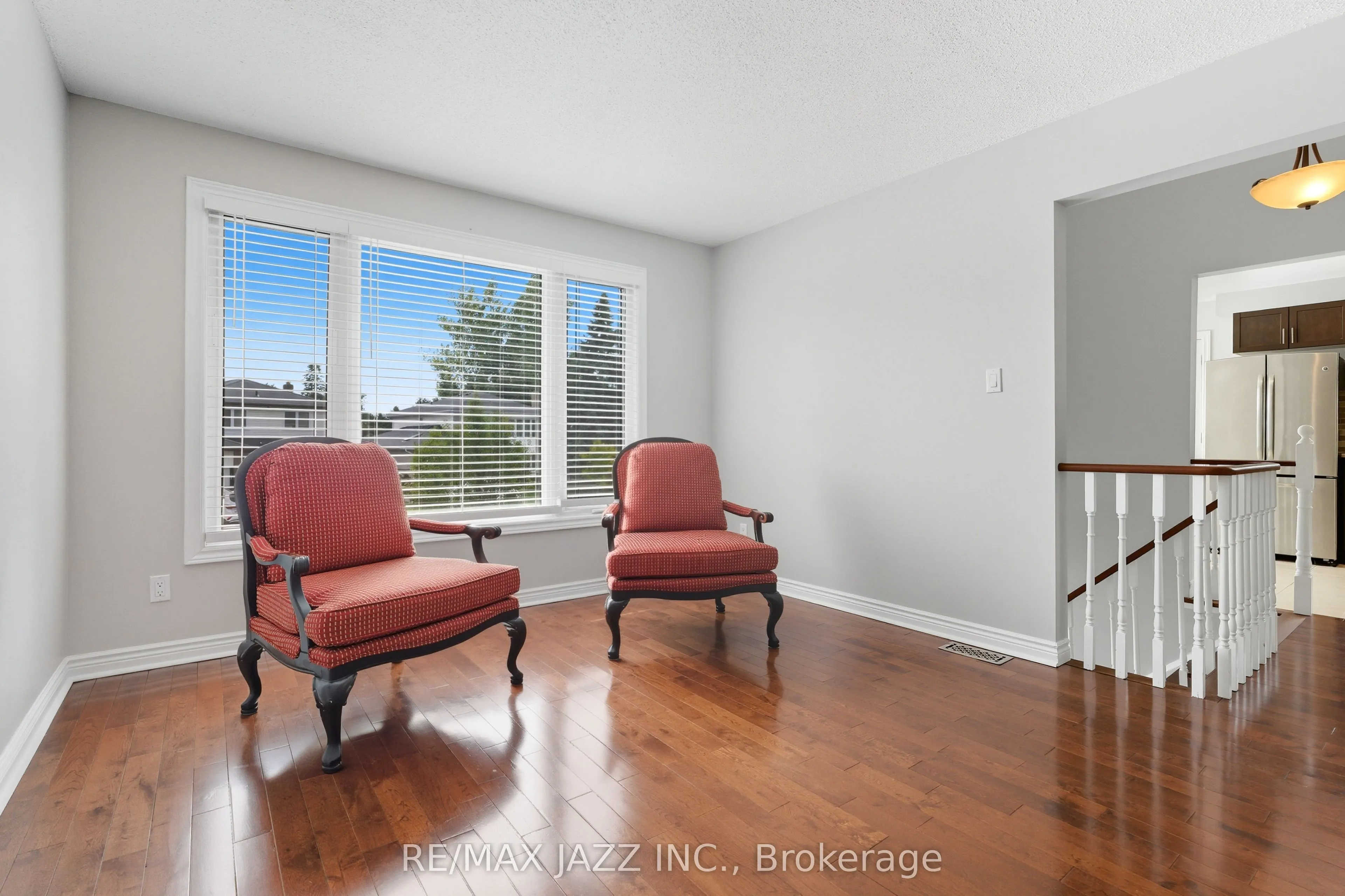 8 Oban Court, #upper level