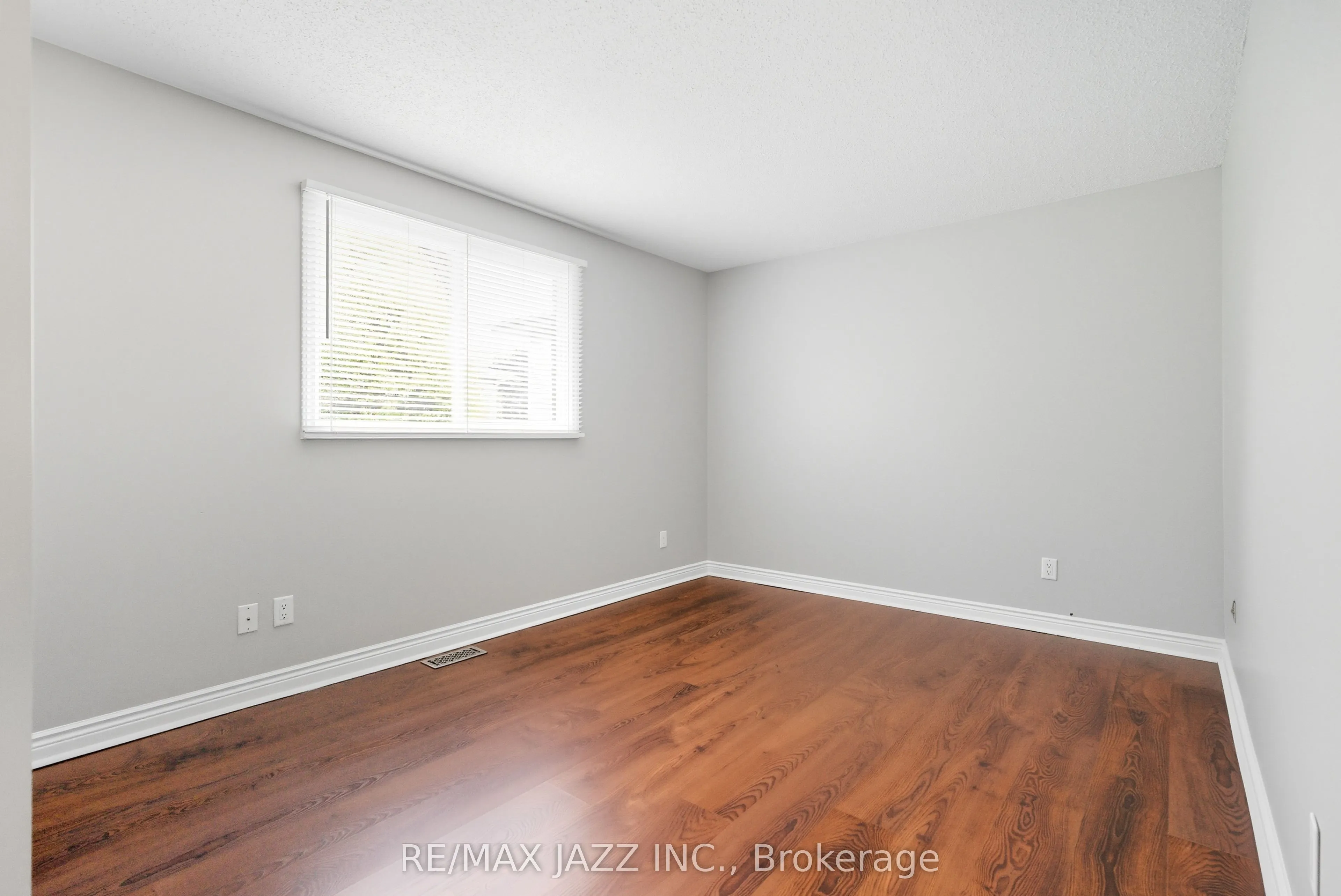 8 Oban Court, #upper level
