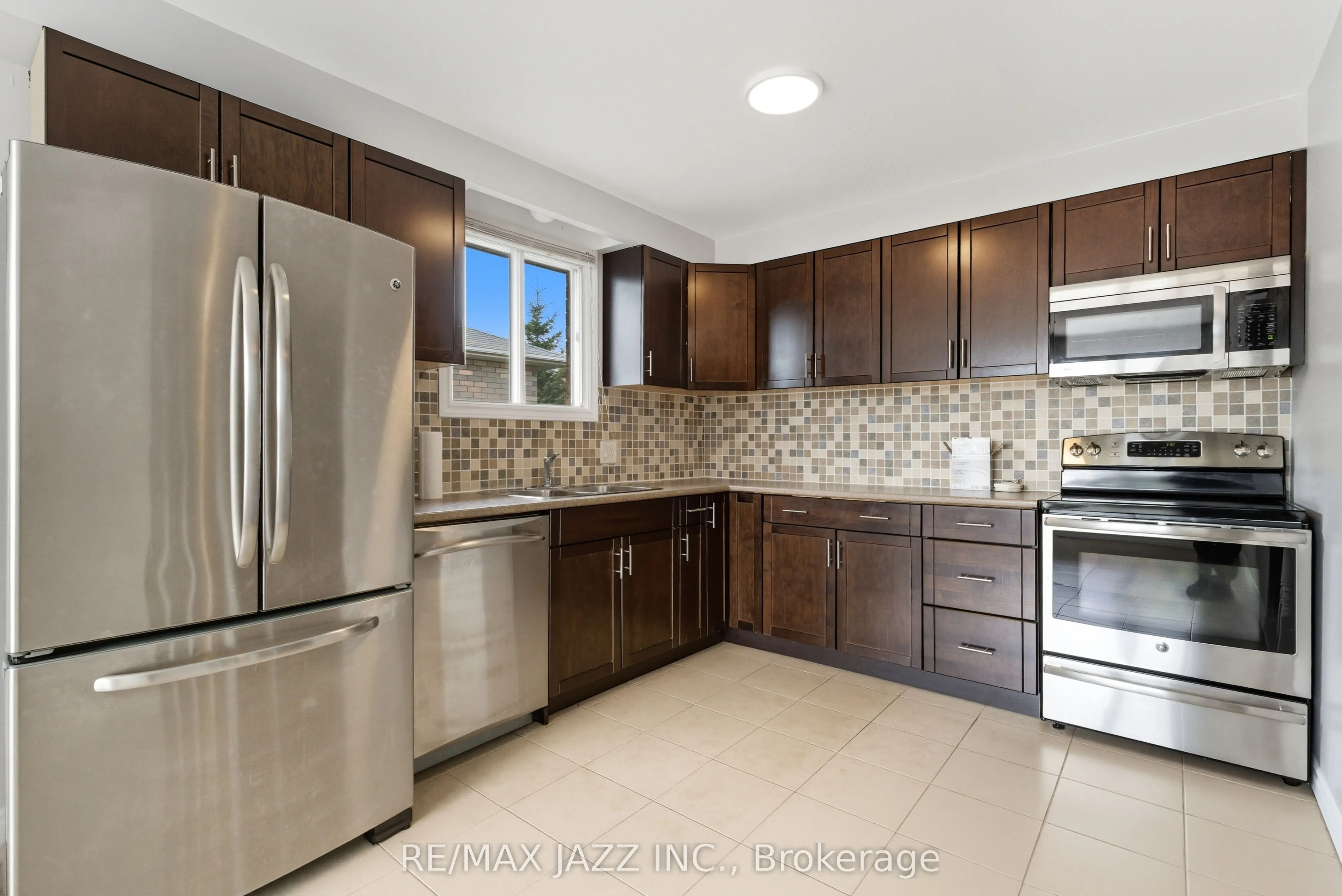 8 Oban Court, #upper level