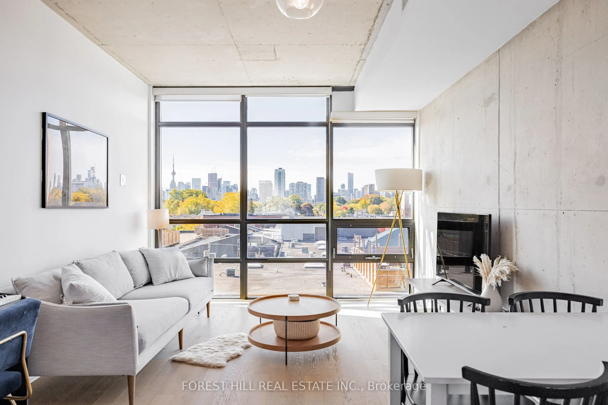 319 Carlaw Avenue, #607