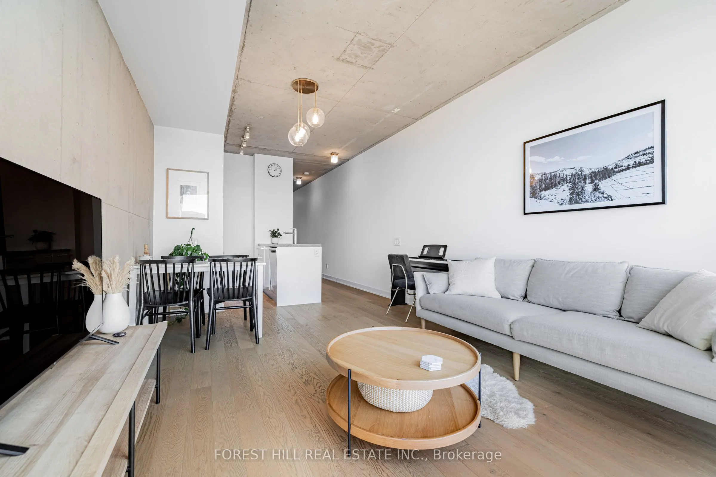 319 Carlaw Avenue, #607