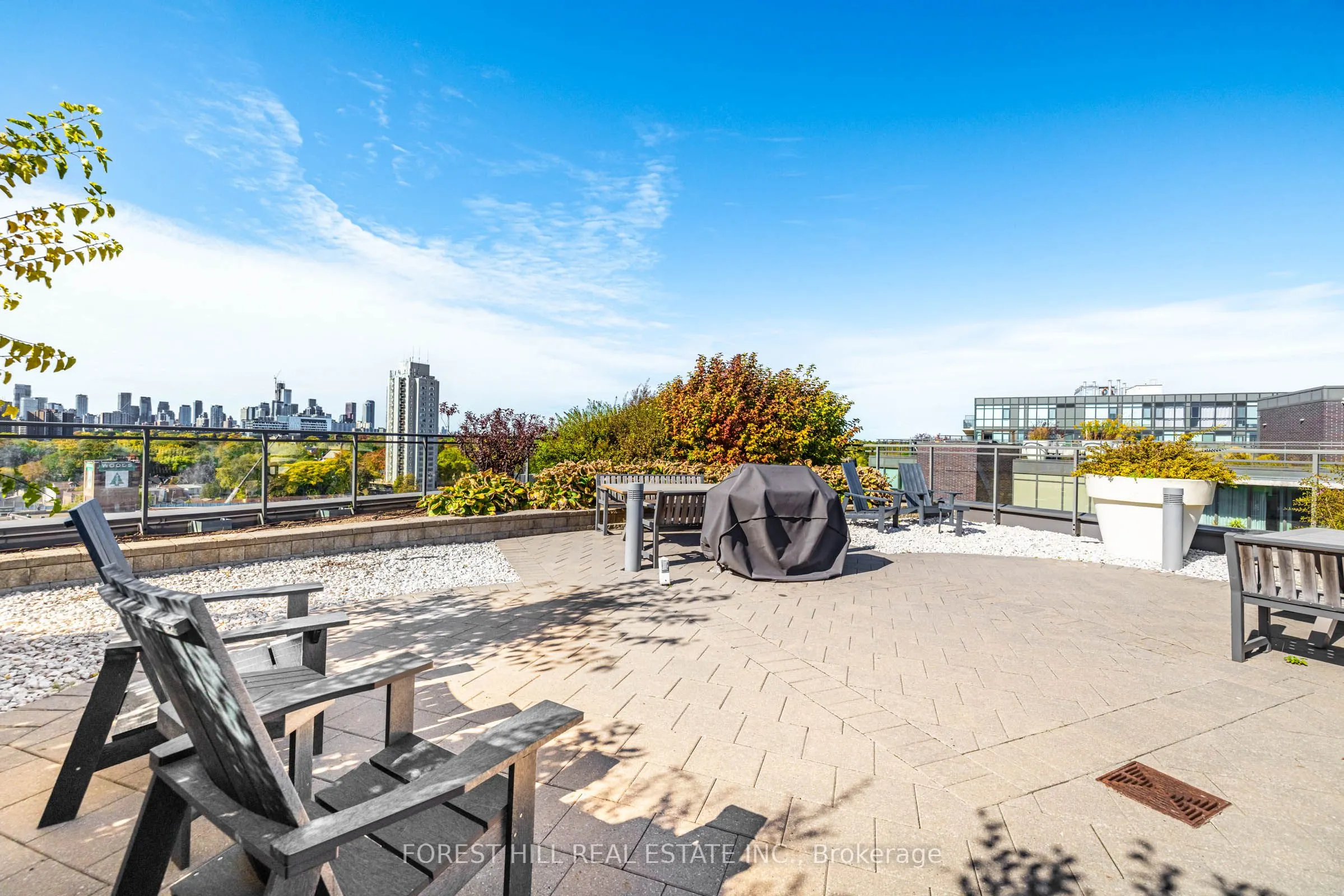 319 Carlaw Avenue, #607