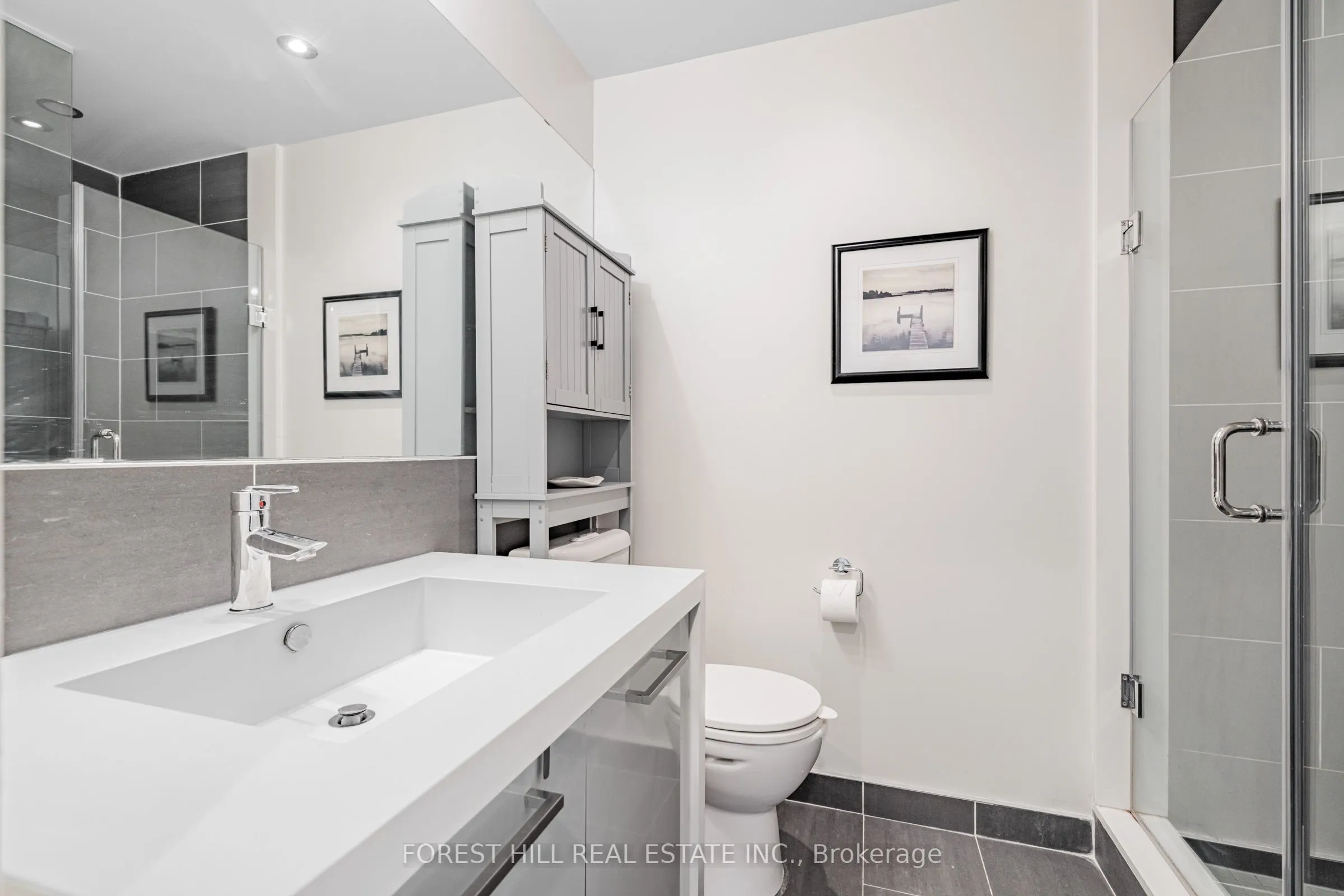 319 Carlaw Avenue, #607