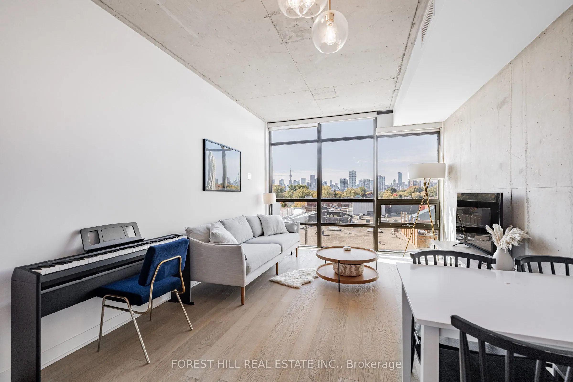 319 Carlaw Avenue, #607