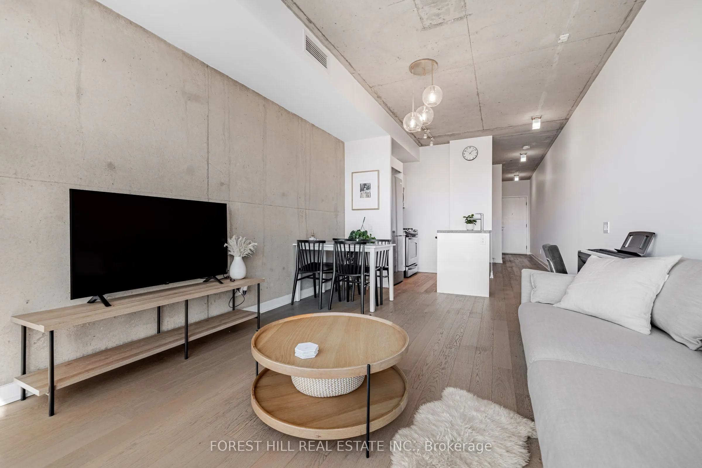 319 Carlaw Avenue, #607
