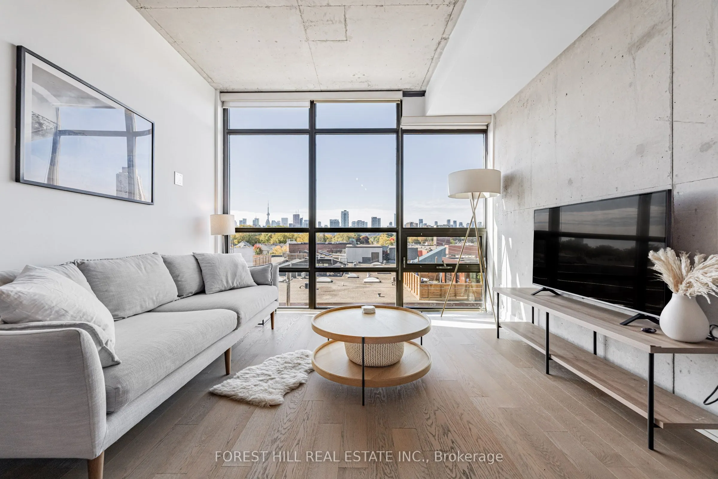 319 Carlaw Avenue, #607