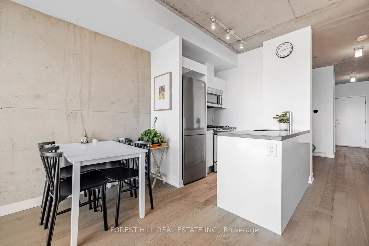 319 Carlaw Avenue, #607