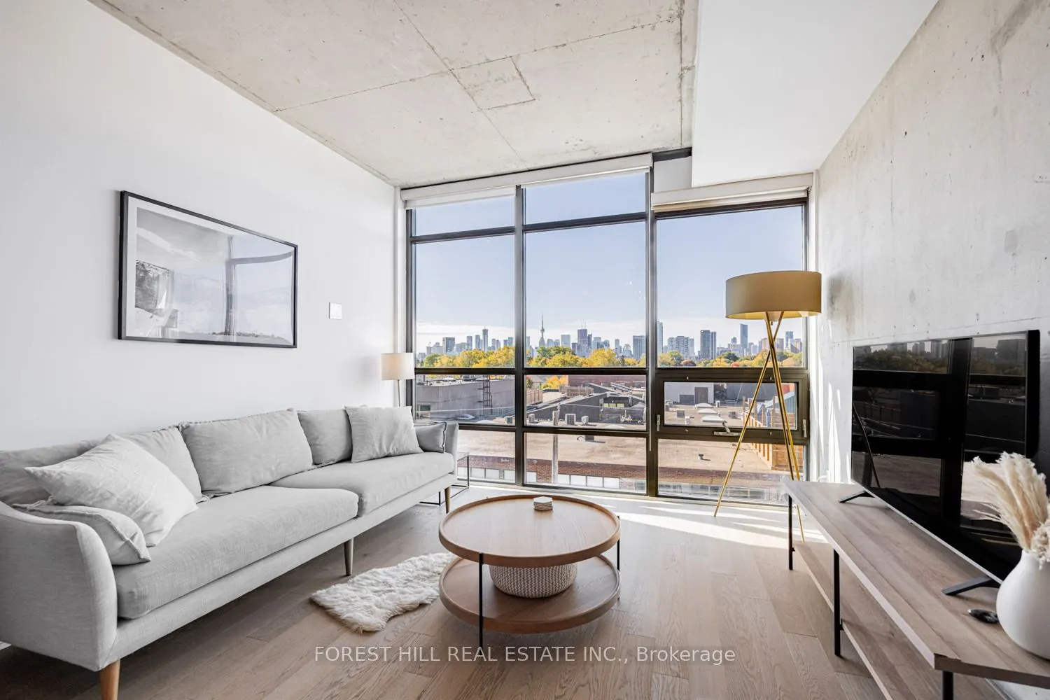 319 Carlaw Avenue, #607