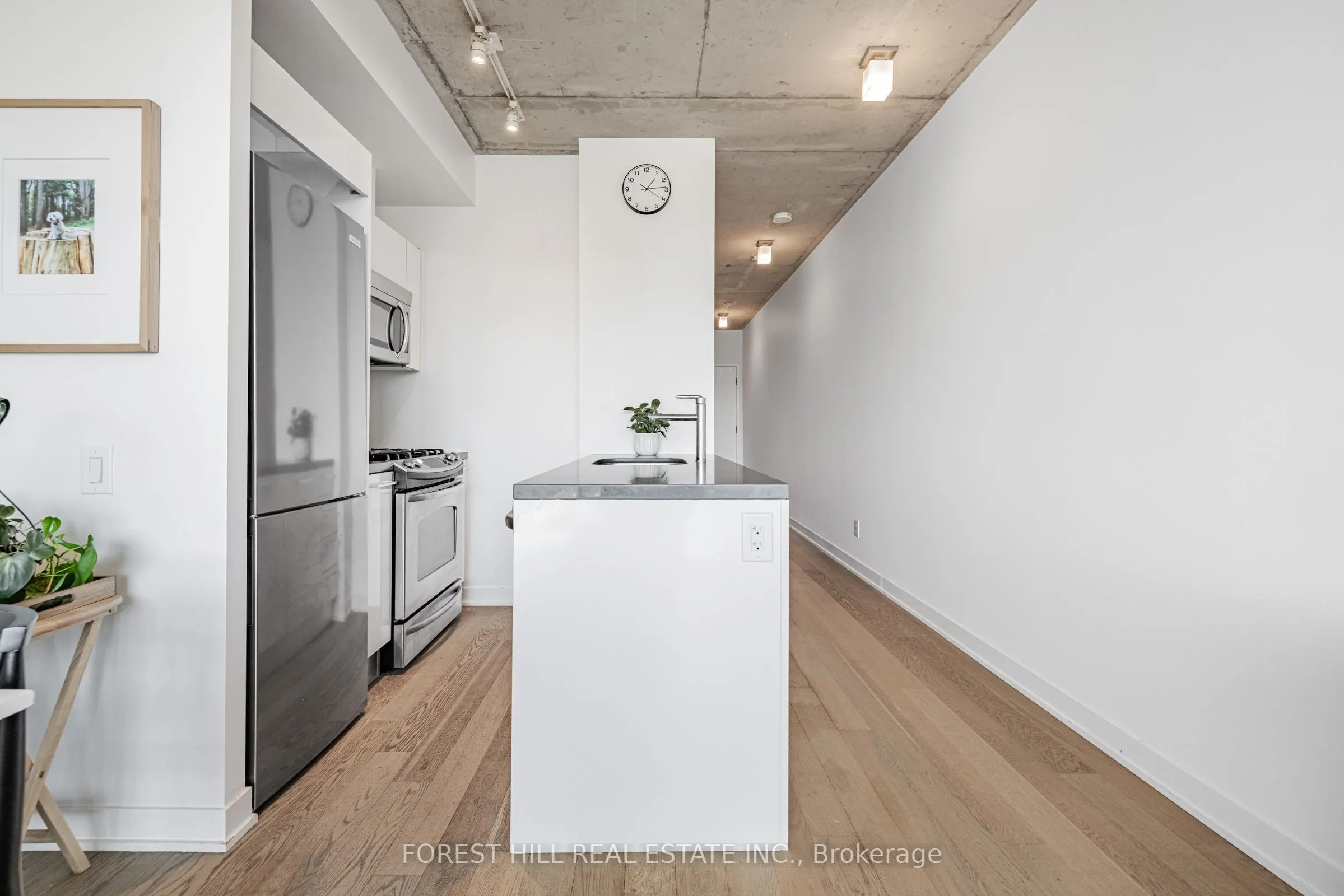 319 Carlaw Avenue, #607