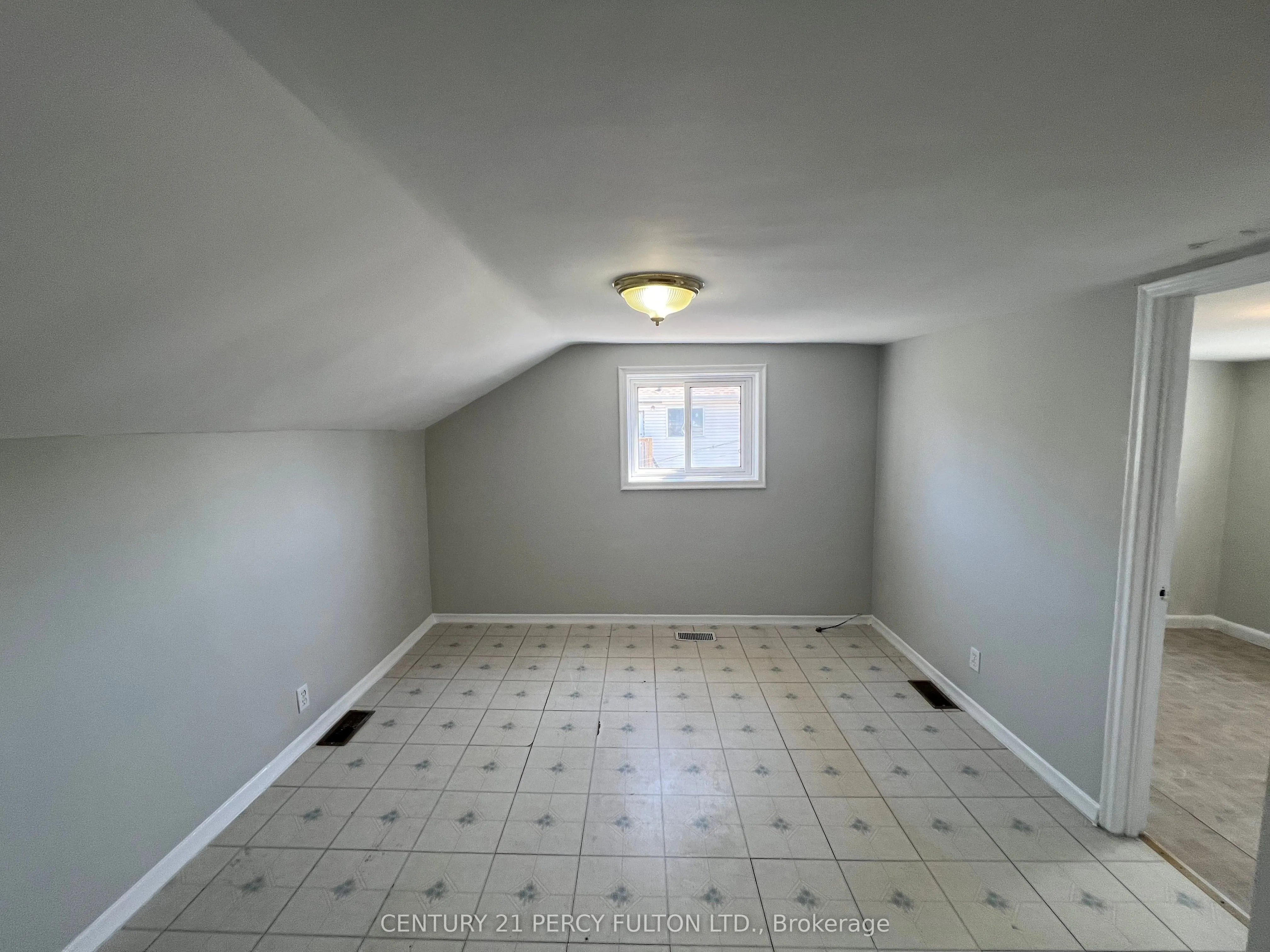 169 Mary Street N, #2